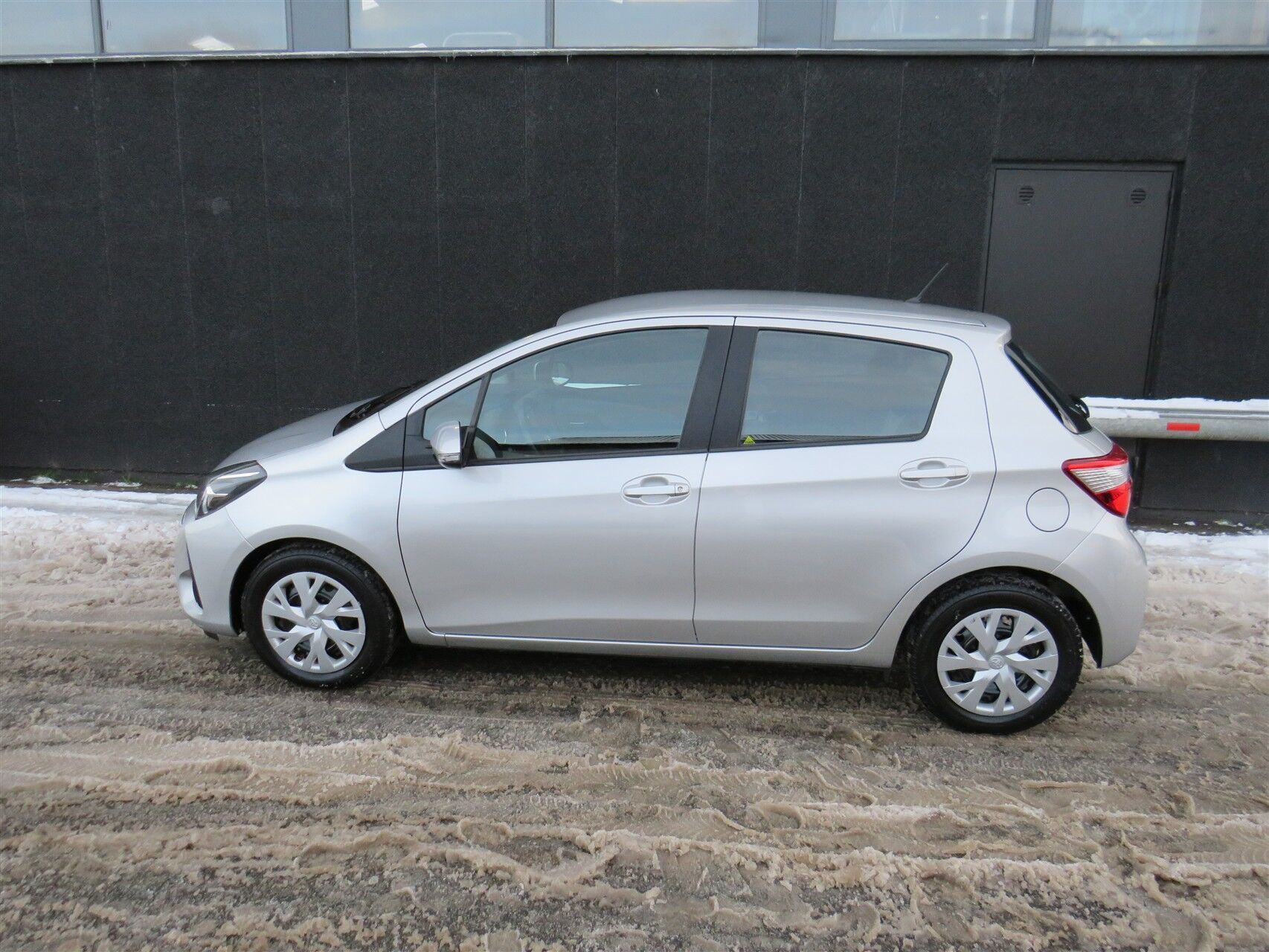 Billede af Toyota Yaris 1,0 VVT-I T2 72HK 5d