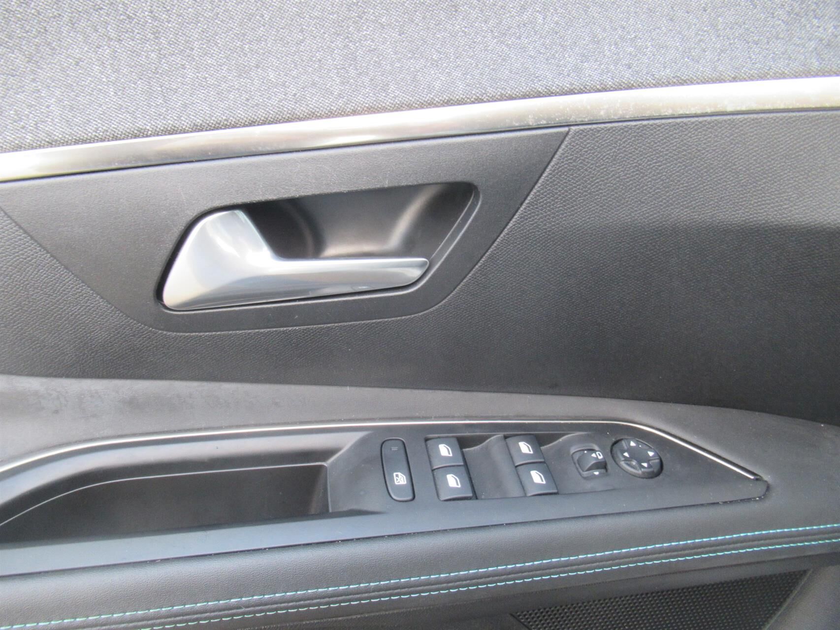 Billede af Peugeot 3008 1,6 PureTech  Plugin-hybrid First Selection EAT8 225HK 5d 8g Aut.