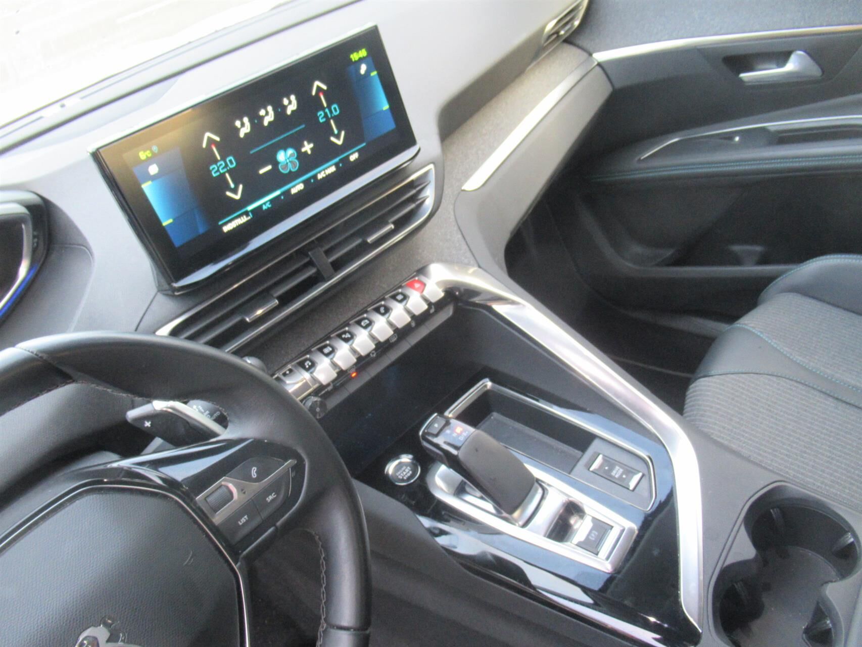 Billede af Peugeot 3008 1,6 PureTech  Plugin-hybrid First Selection EAT8 225HK 5d 8g Aut.