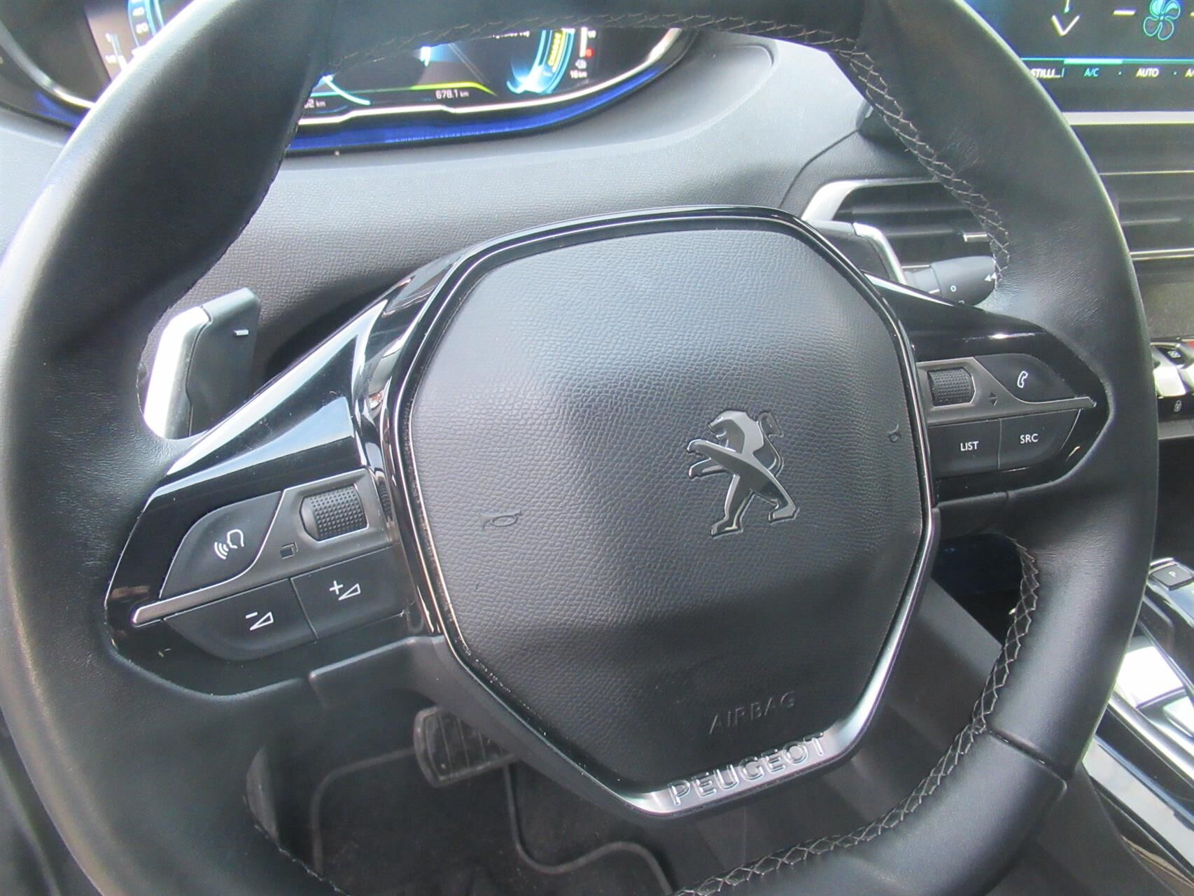 Billede af Peugeot 3008 1,6 PureTech  Plugin-hybrid First Selection EAT8 225HK 5d 8g Aut.