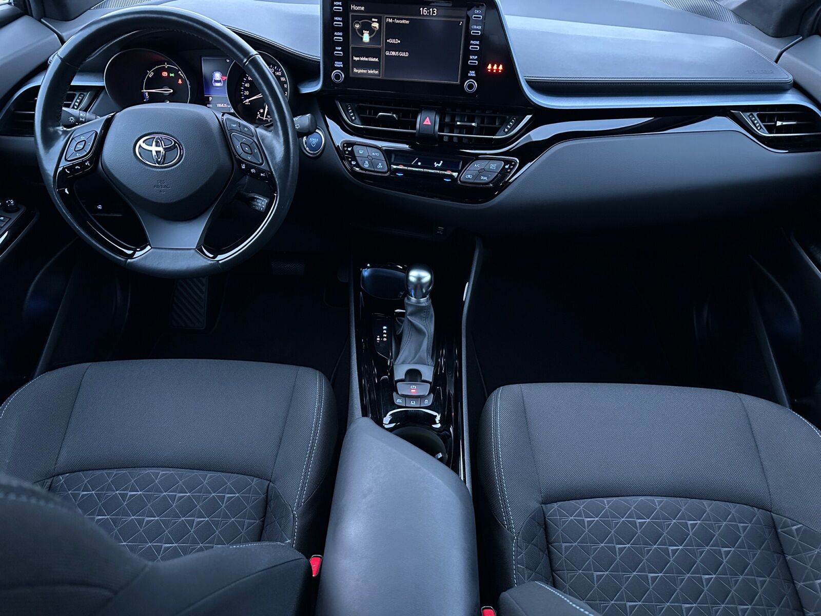 Billede af Toyota C-HR 2,0 Hybrid C-LUB Premium Multidrive S 184HK 5d Aut.