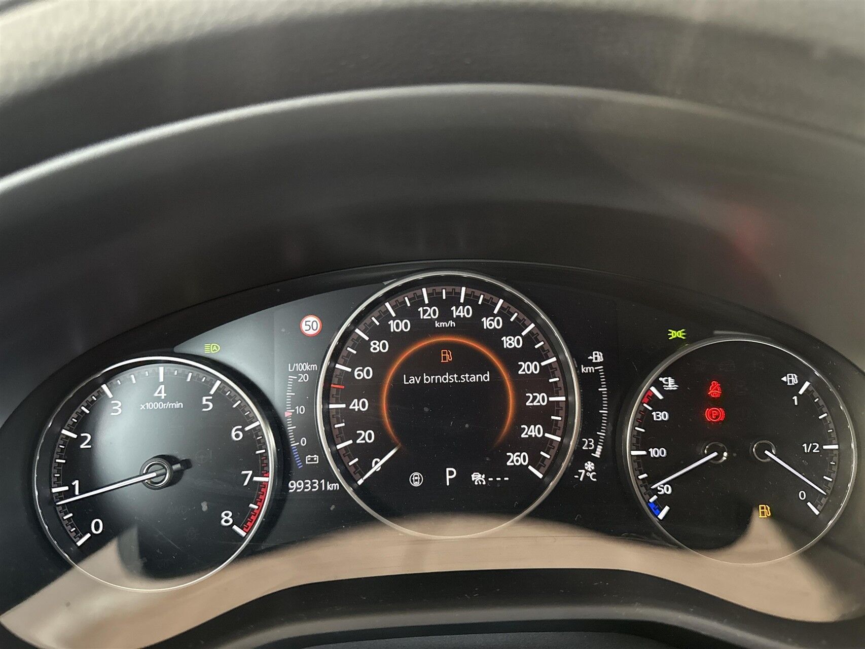 Billede af Mazda 3 2,0 Skyactiv-X  Mild hybrid Cosmo 180HK 5d 6g Aut.