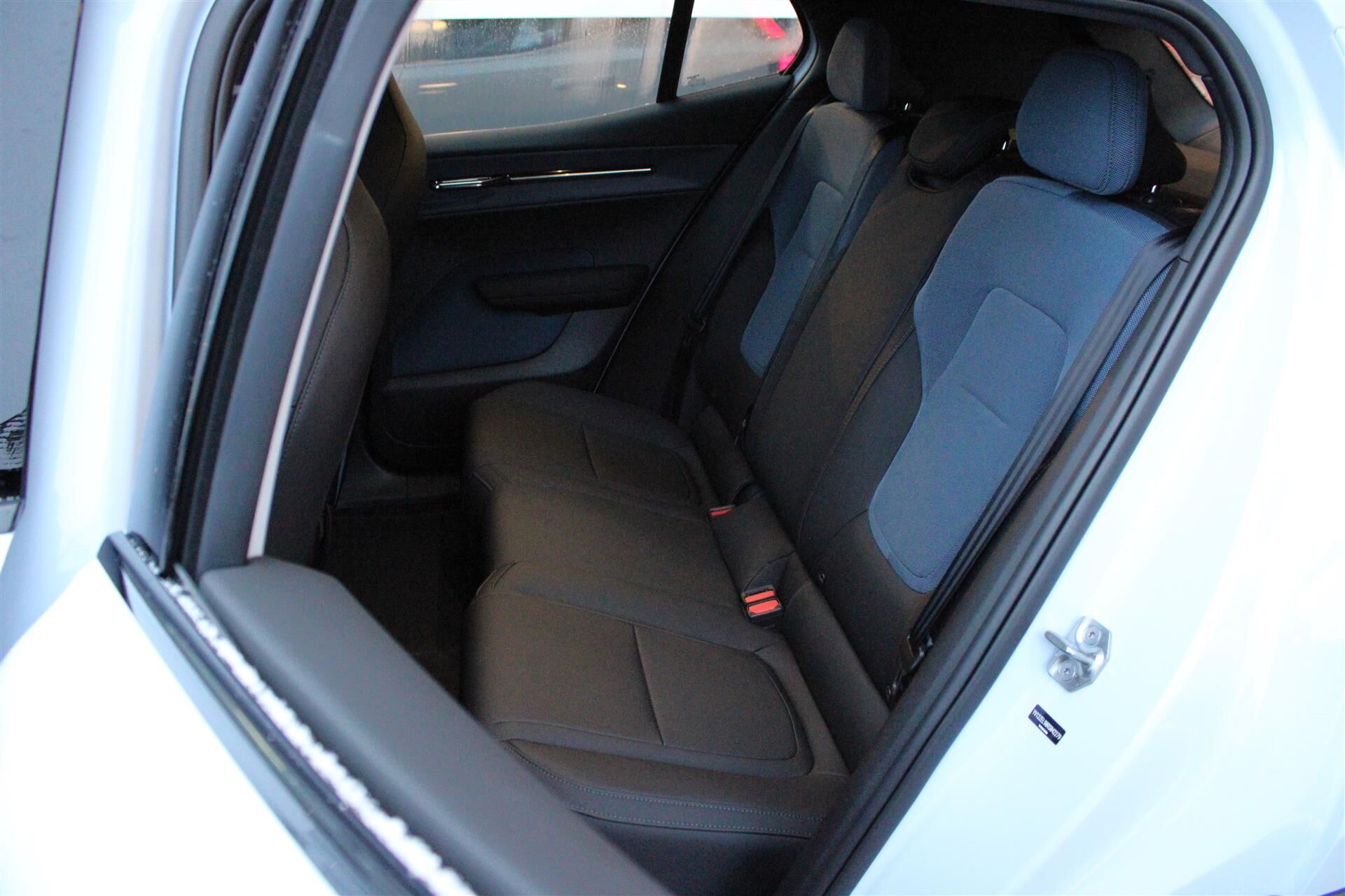 Billede af Volvo EX30 Single Motor Extended Range Core 272HK 5d Aut.