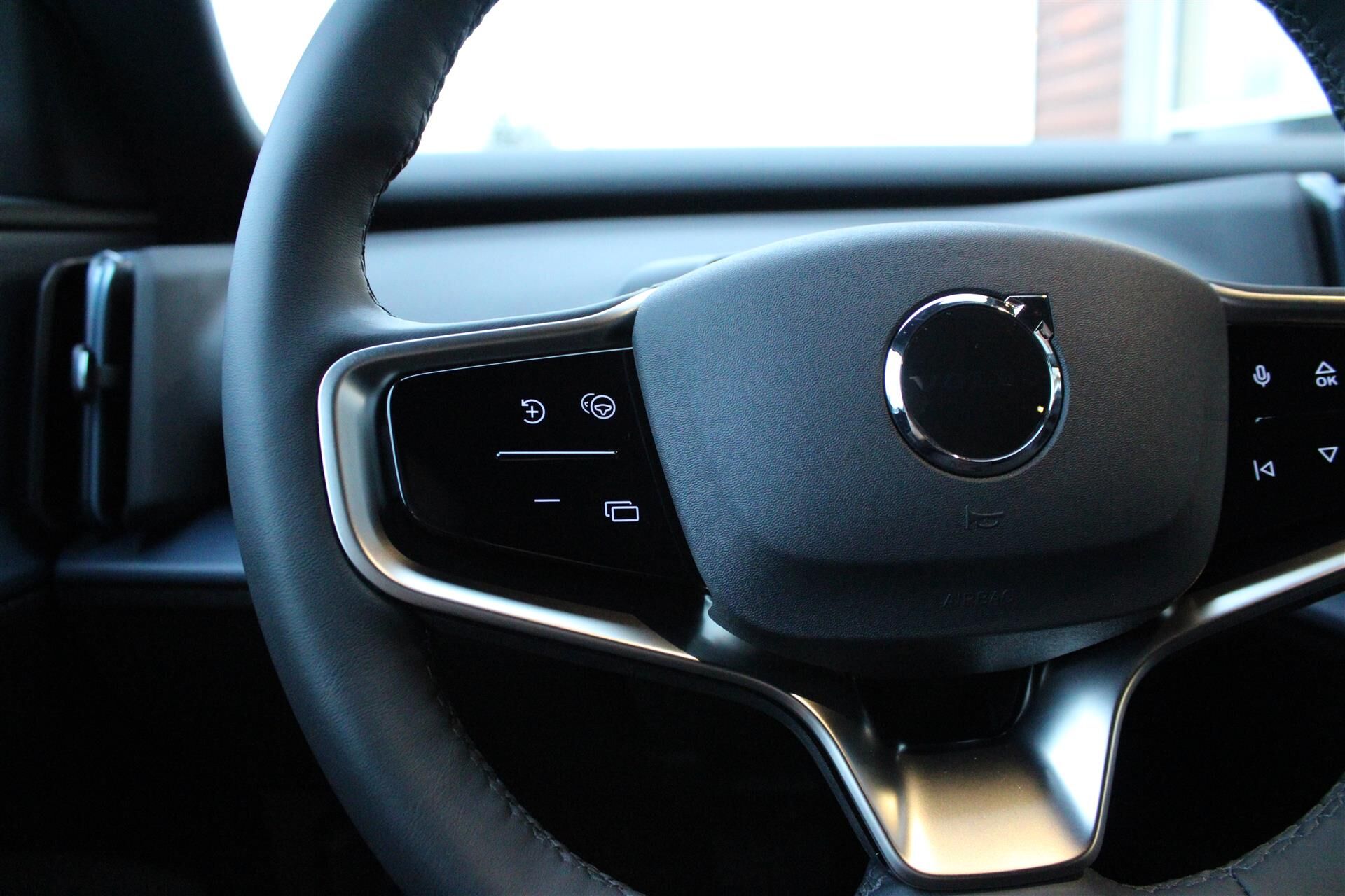 Billede af Volvo EX30 Single Motor Extended Range Core 272HK 5d Aut.