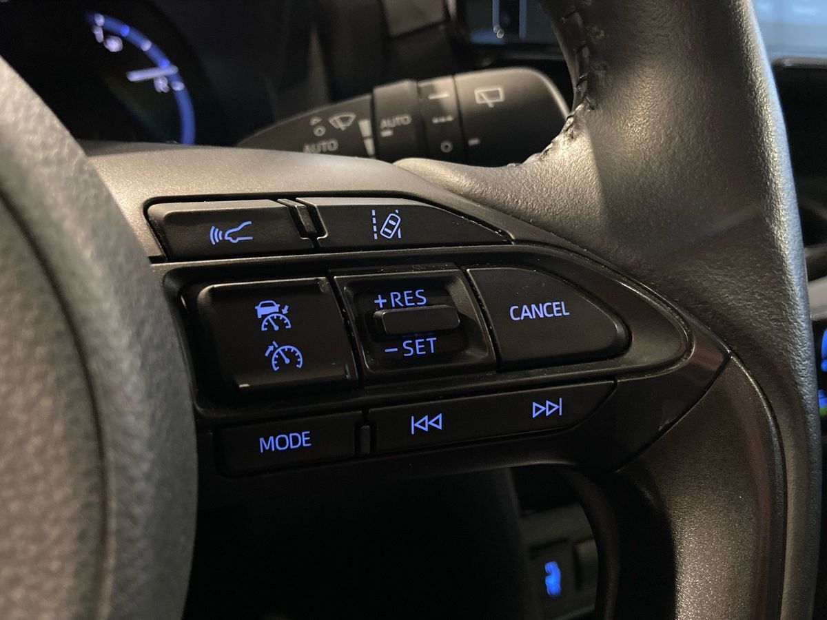 Billede af Toyota Yaris Cross 1,5 Hybrid Style Technology Plus 116HK 5d Trinl. Gear