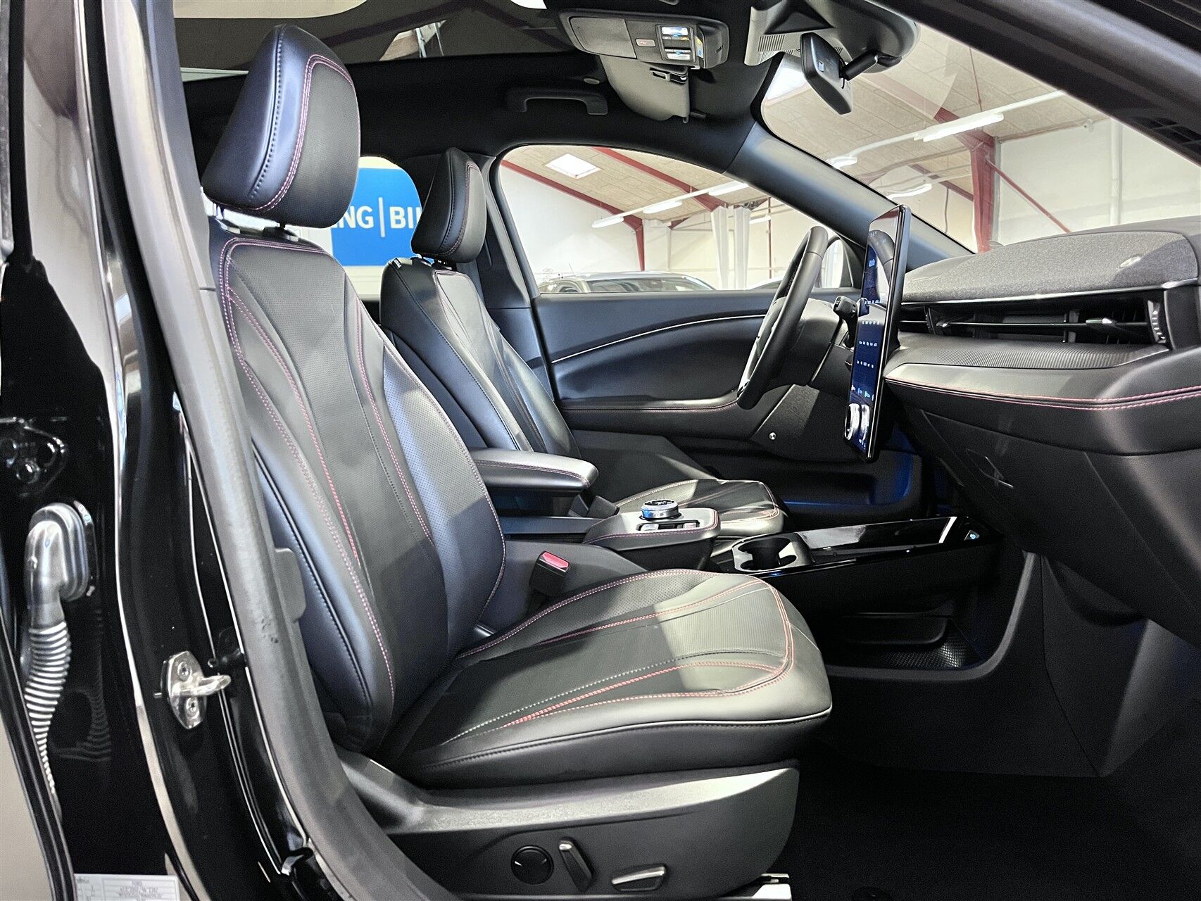 Billede af Ford Mustang Mach-E EL UR AWD 351HK 5d Aut.