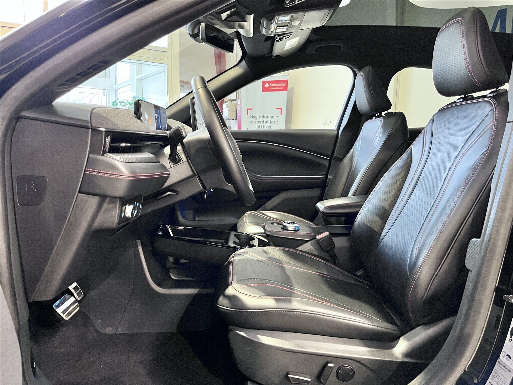 Billede af Ford Mustang Mach-E EL UR AWD 351HK 5d Aut.