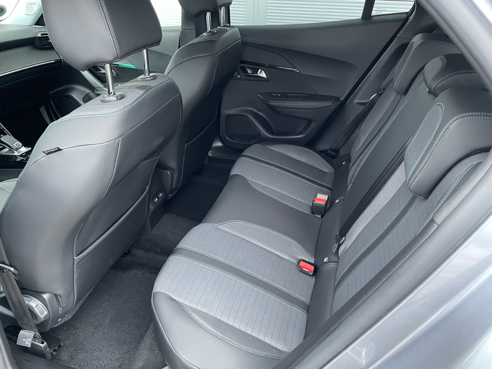 Billede af Peugeot 2008 1,2 PureTech Allure Pack EAT8 130HK 5d 8g Aut.