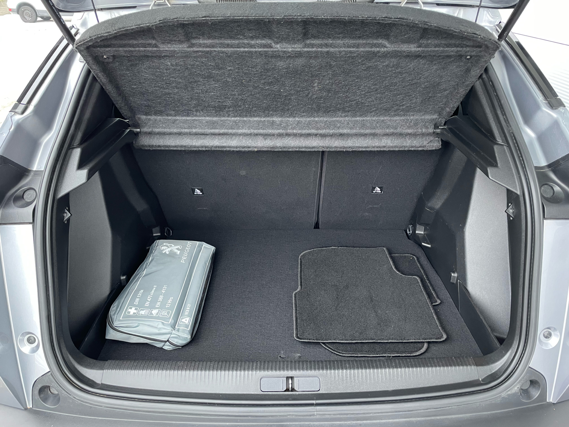 Billede af Peugeot 2008 1,2 PureTech Allure Pack EAT8 130HK 5d 8g Aut.