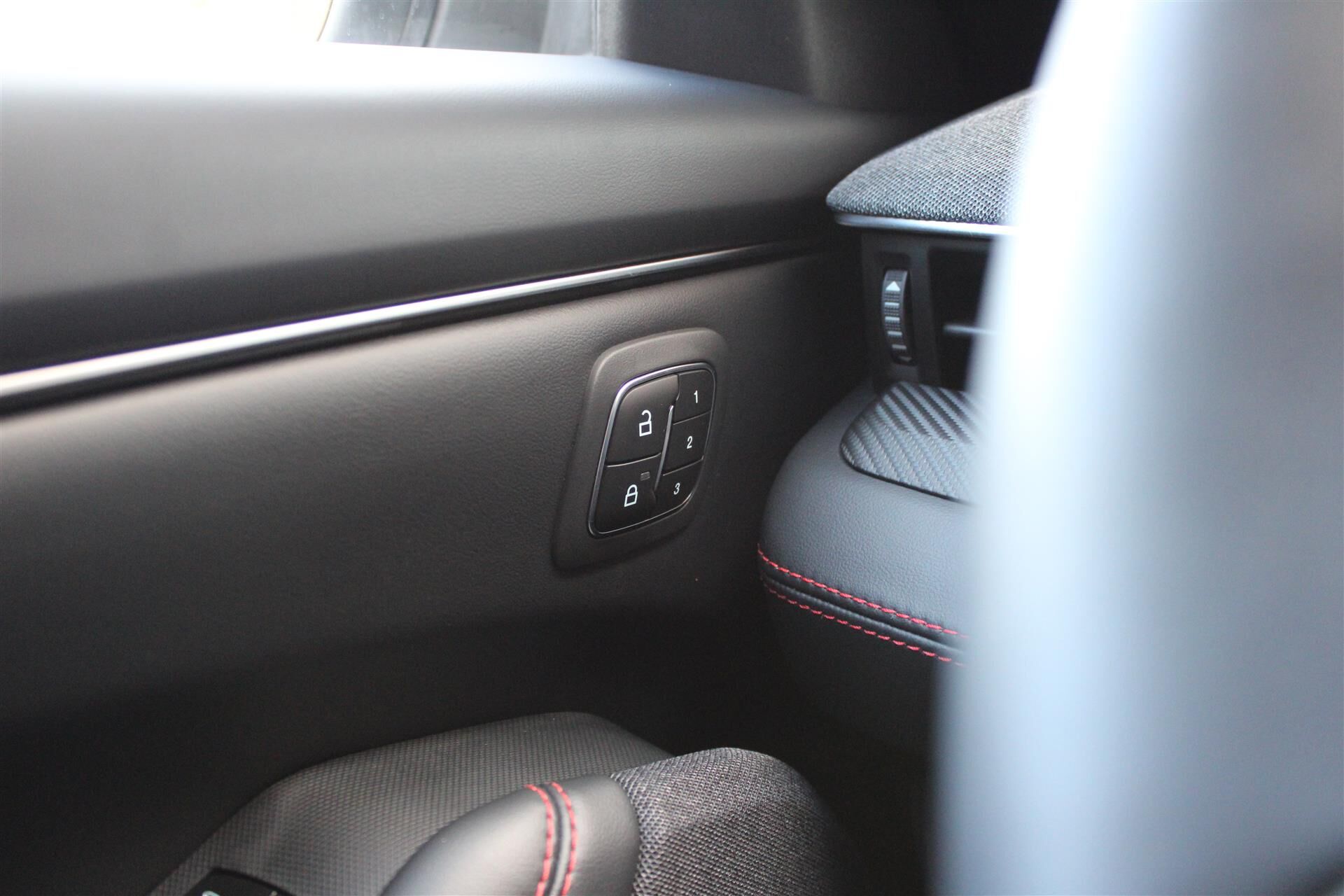 Billede af Ford Mustang Mach-E EL SR Premium AWD 269HK 5d Aut.