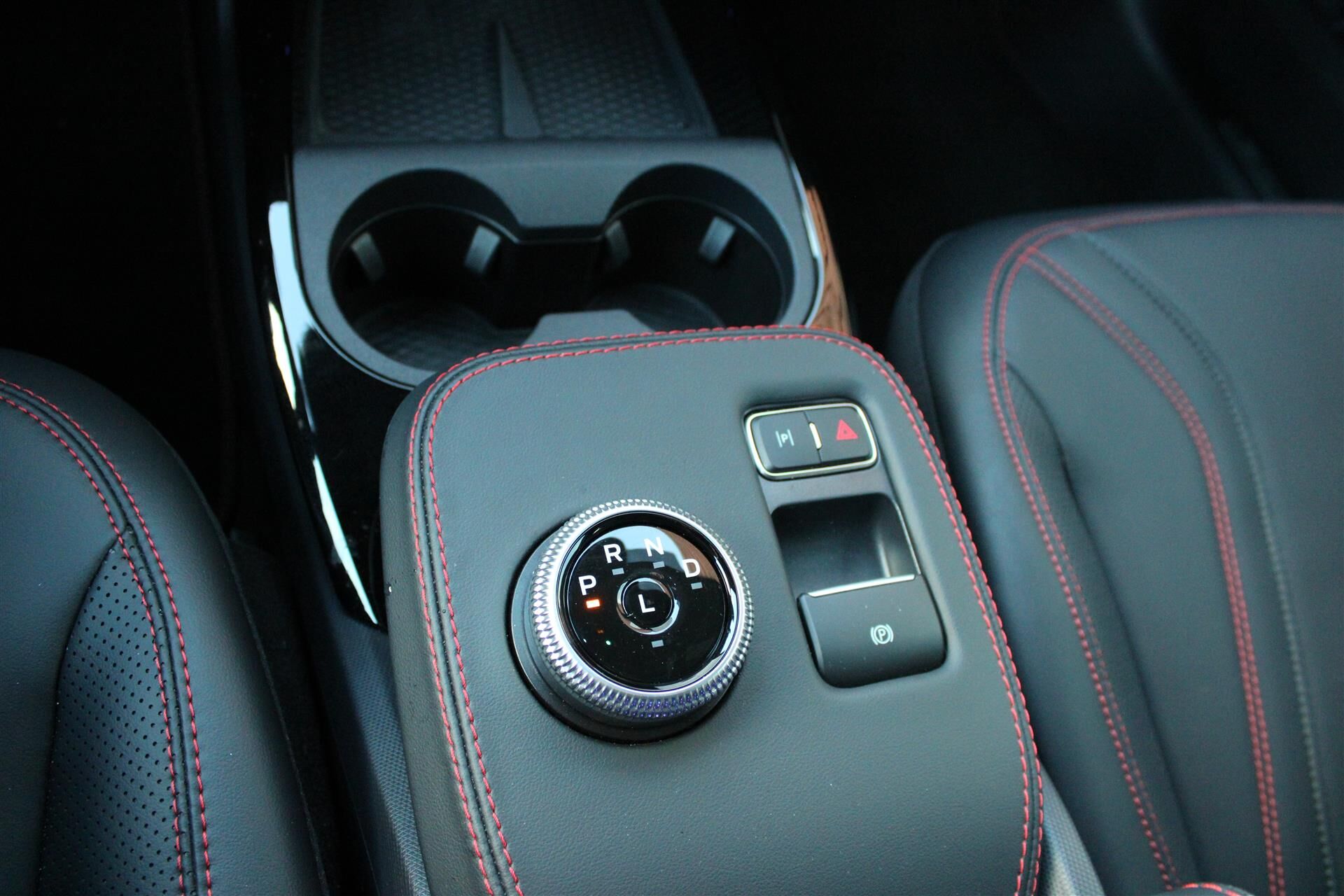 Billede af Ford Mustang Mach-E EL SR Premium AWD 269HK 5d Aut.