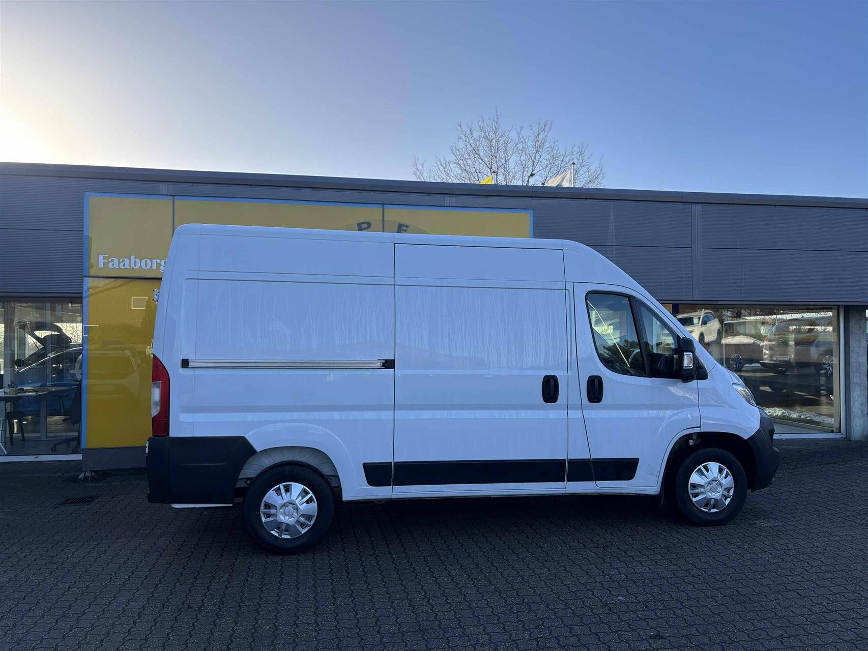 Billede af Opel Movano 35 L2H2 2,2 BlueHDi Enjoy 140HK Van 6g
