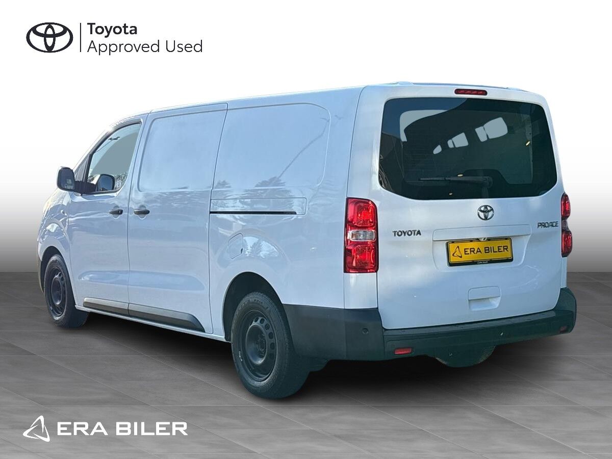 Billede af Toyota Proace Long 2,0 D Comfort Master m/dobbelt skydedør, bagklap 122HK Van 8g Aut.