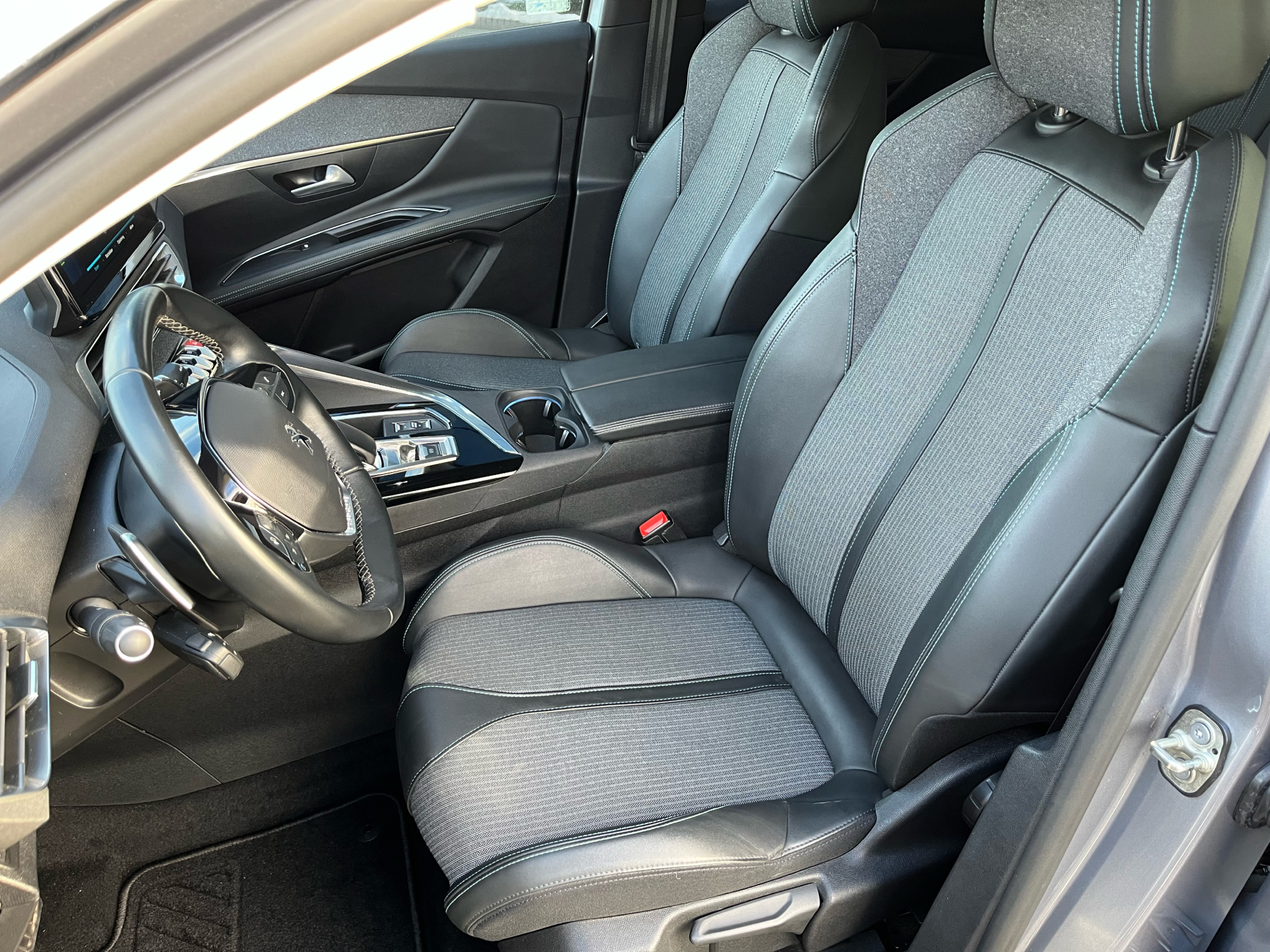 Billede af Peugeot 3008 1,6 PureTech  Plugin-hybrid Allure Pack EAT8 225HK 5d 8g Aut.