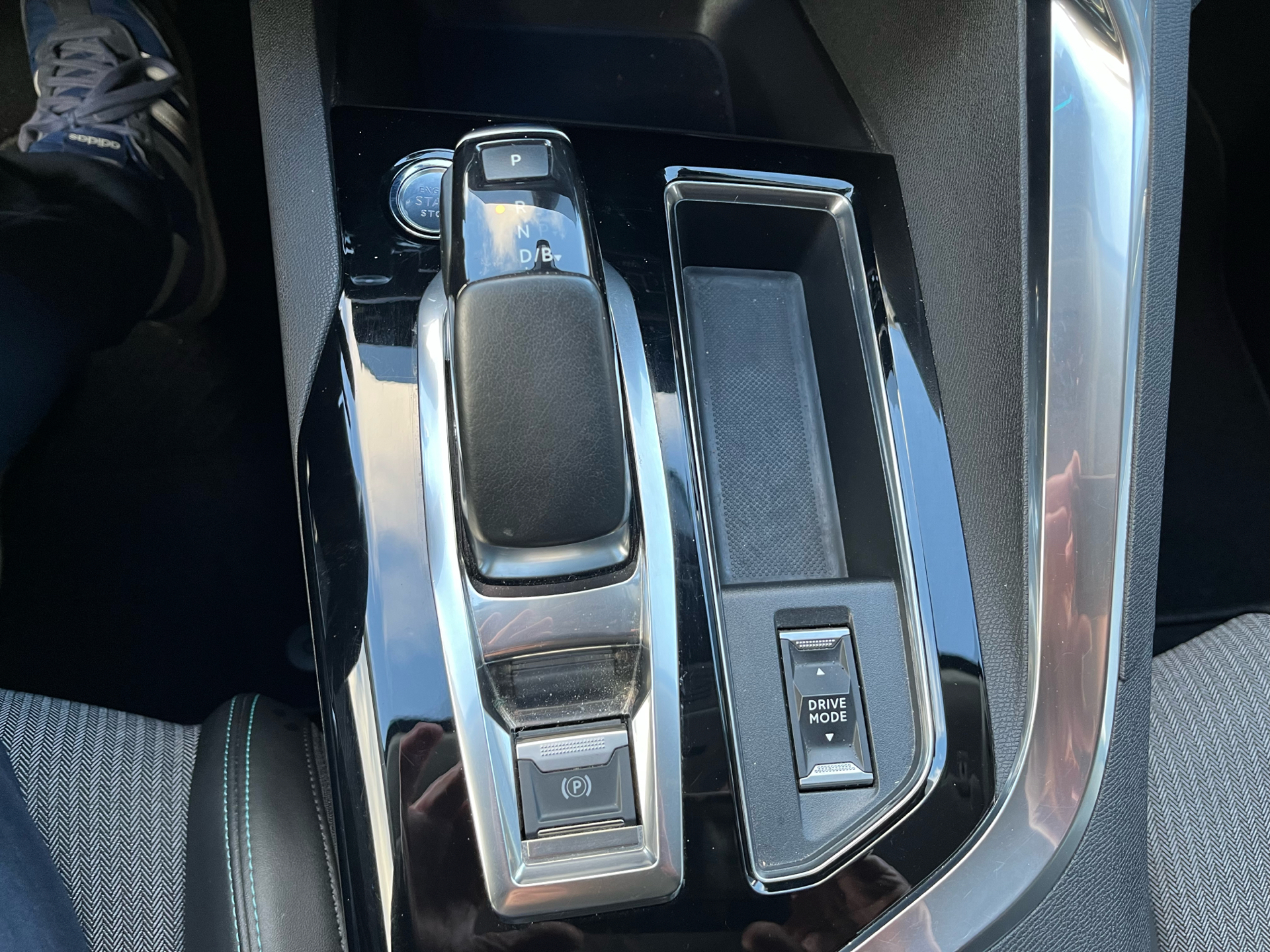 Billede af Peugeot 3008 1,6 PureTech  Plugin-hybrid Allure Pack EAT8 225HK 5d 8g Aut.