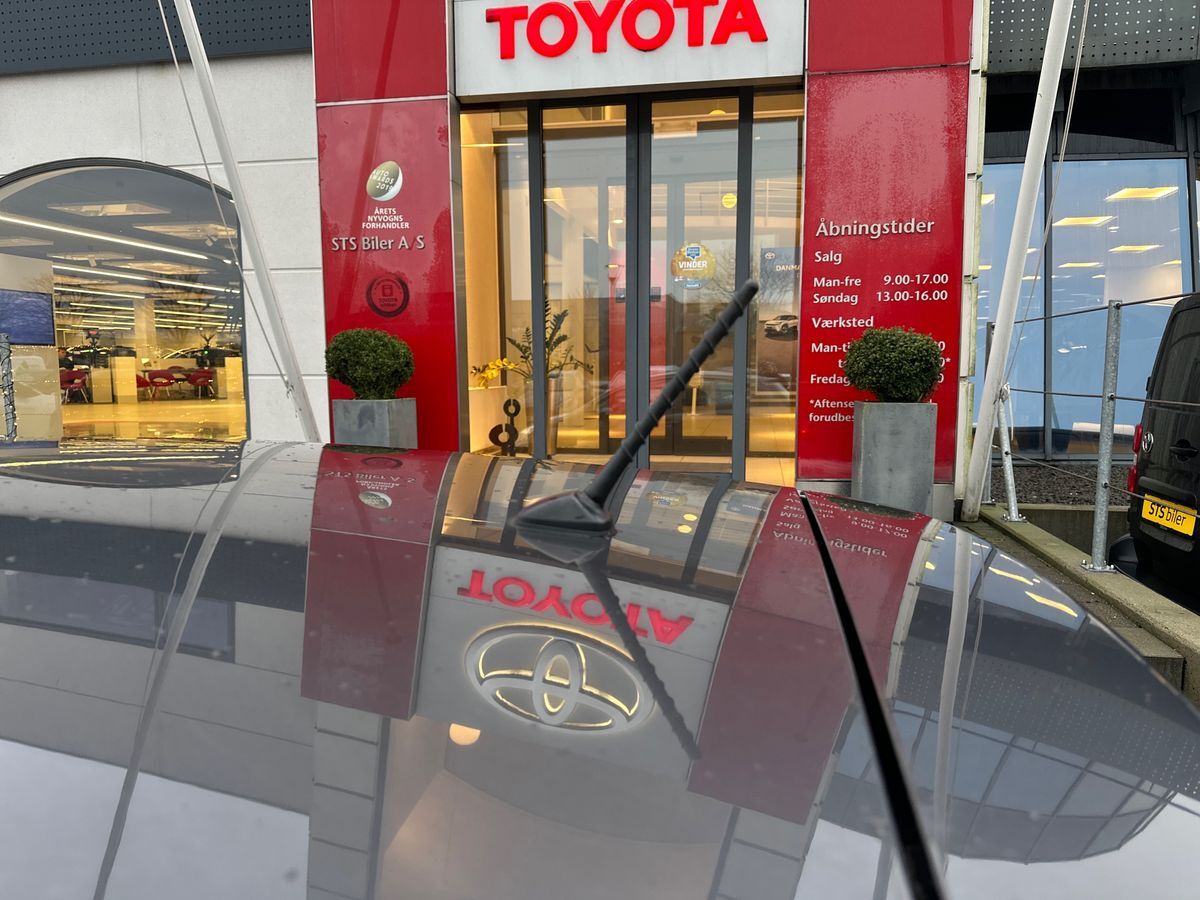 Billede af Toyota Yaris 1,5 Hybrid H2 E-CVT 100HK 5d Trinl. Gear