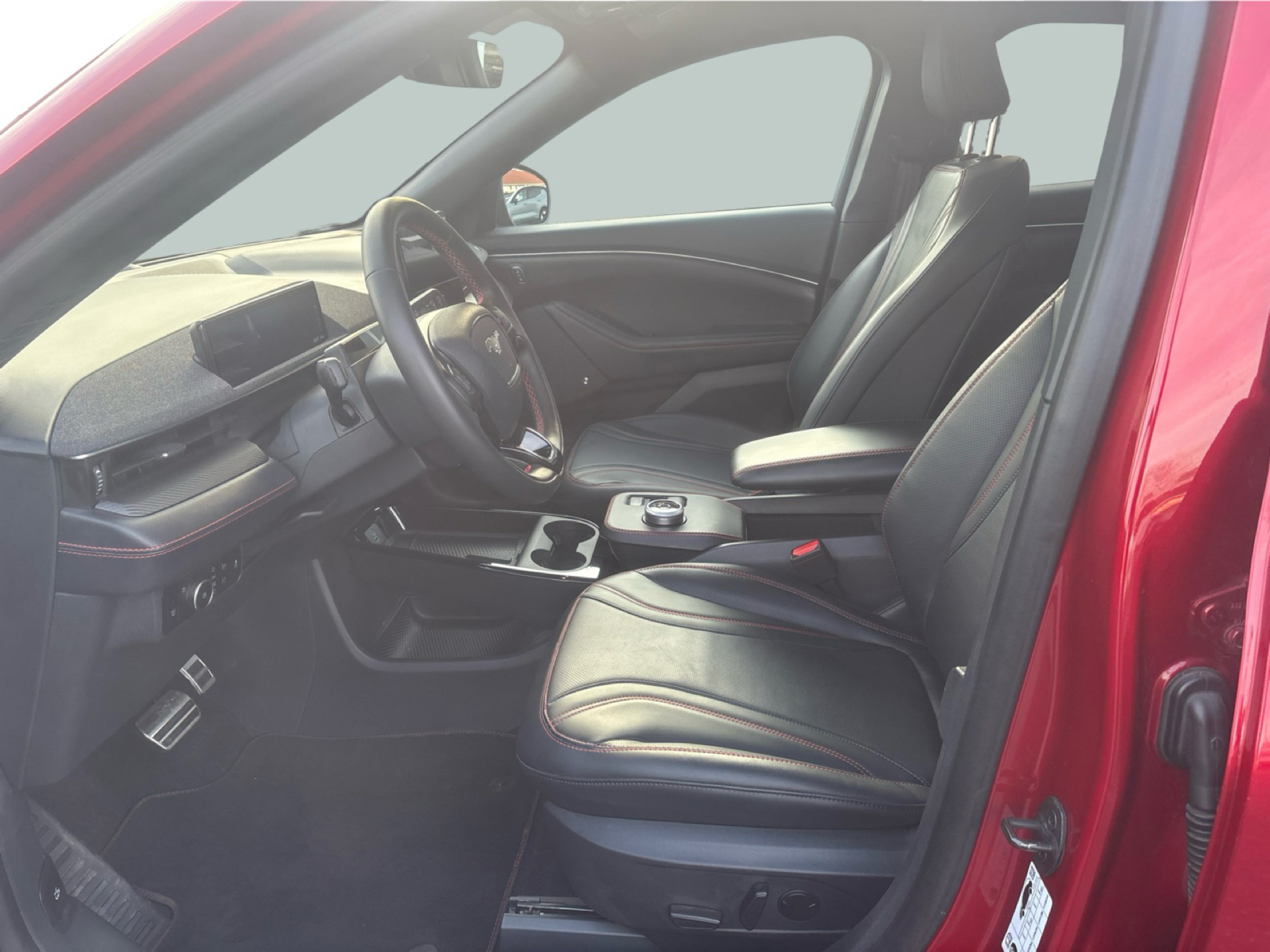 Billede af Ford Mustang Mach-E EL UR Premium AWD 351HK 5d Aut.