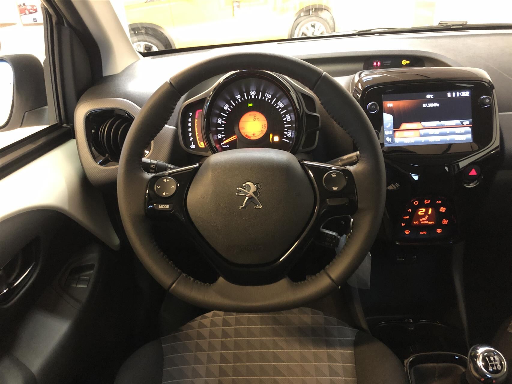 Billede af Peugeot 108 1,0 e-Vti Allure+ 72HK 5d