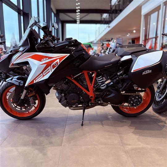 KTM 1290 Super Duke 1301 GT 177HK 6g