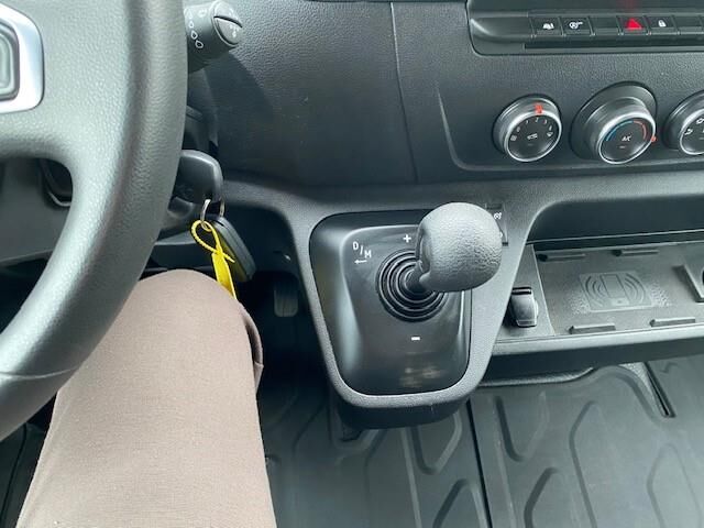 Billede af Renault Master T35 L2H2 2,3 DCI TwinTurbo start/stop Quickshift 150HK Van 6g Aut.