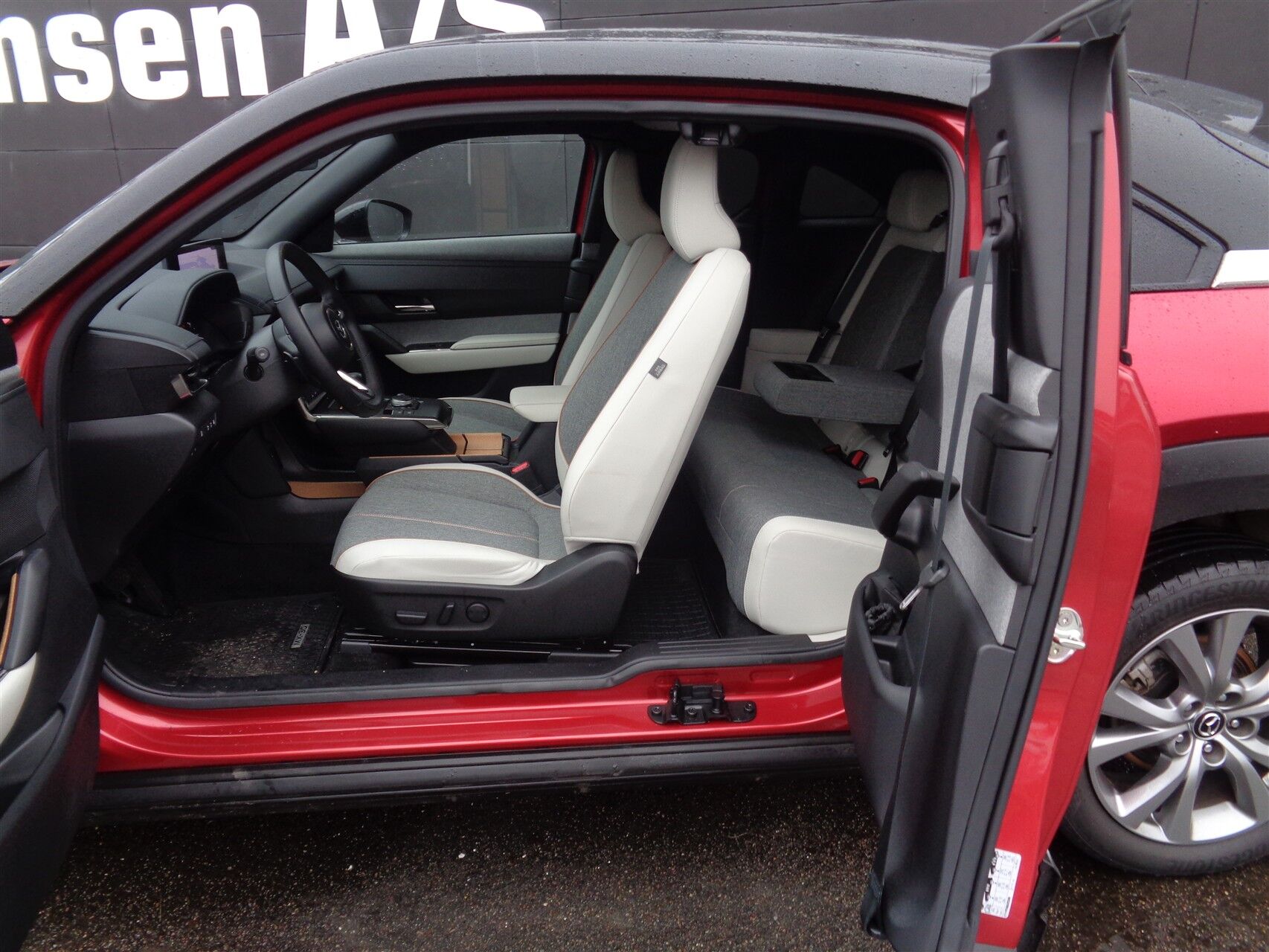 Billede af Mazda MX-30 0,8 e-Skyactiv R-EV  Plugin-hybrid Advance 170HK 5d Trinl. Gear