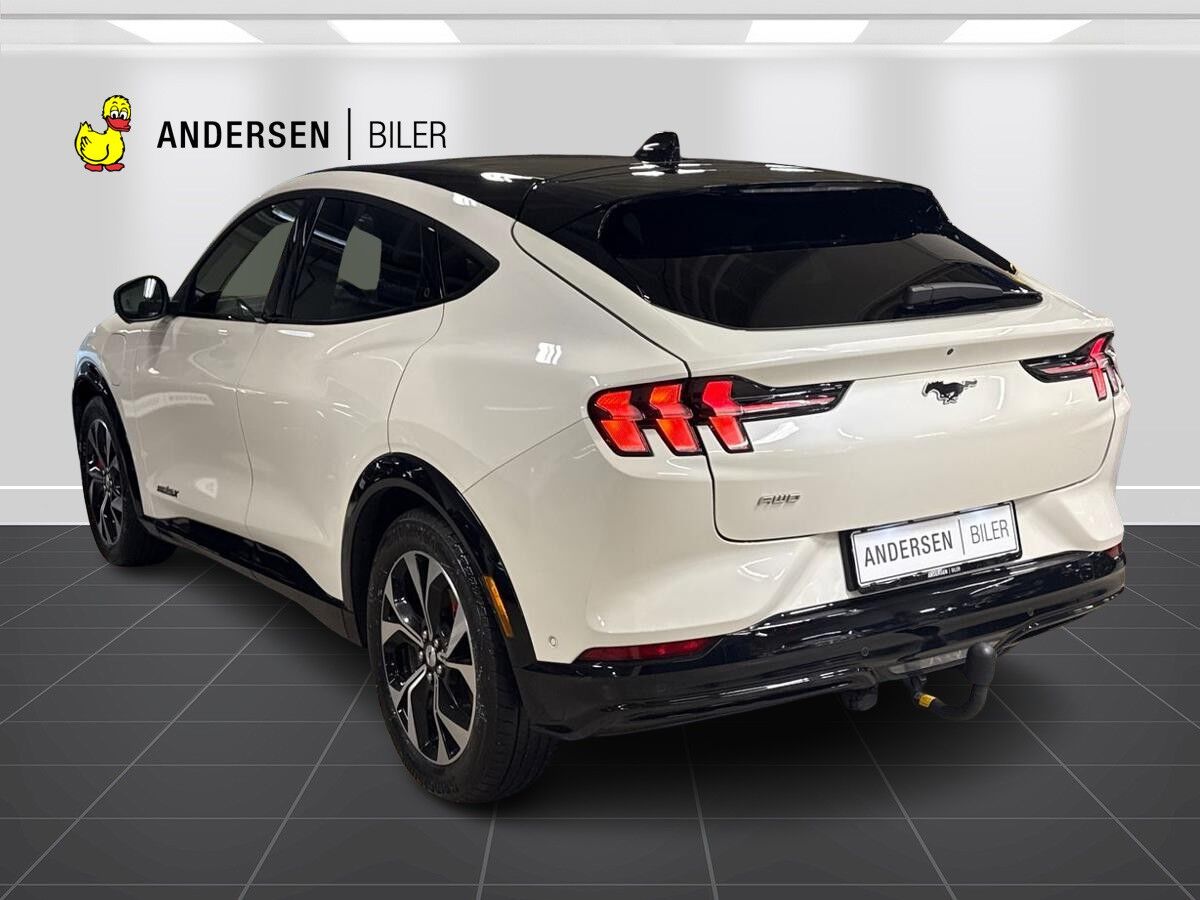 Billede af Ford Mustang Mach-E EL UR AWD 351HK 5d Aut.