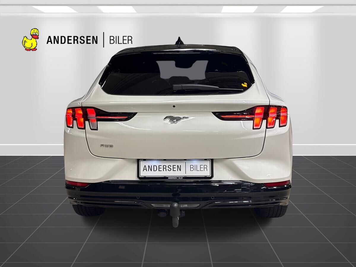 Billede af Ford Mustang Mach-E EL UR AWD 351HK 5d Aut.