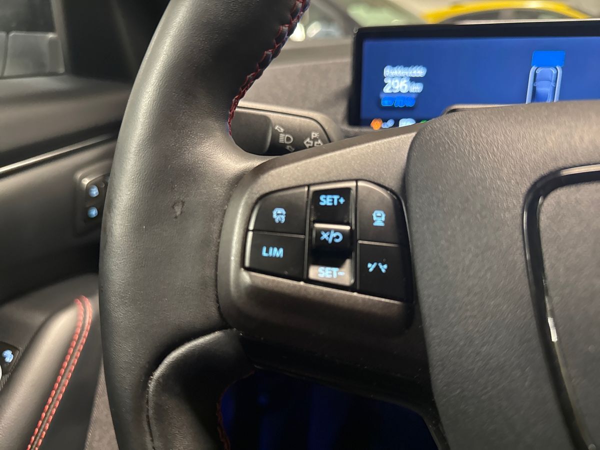 Billede af Ford Mustang Mach-E EL UR AWD 351HK 5d Aut.