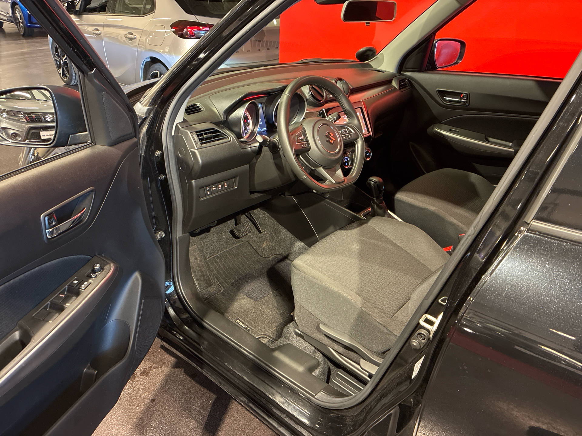 Billede af Suzuki Swift 1,2 Dualjet  Mild hybrid Exclusive AEB CVT 83HK 5d Trinl. Gear