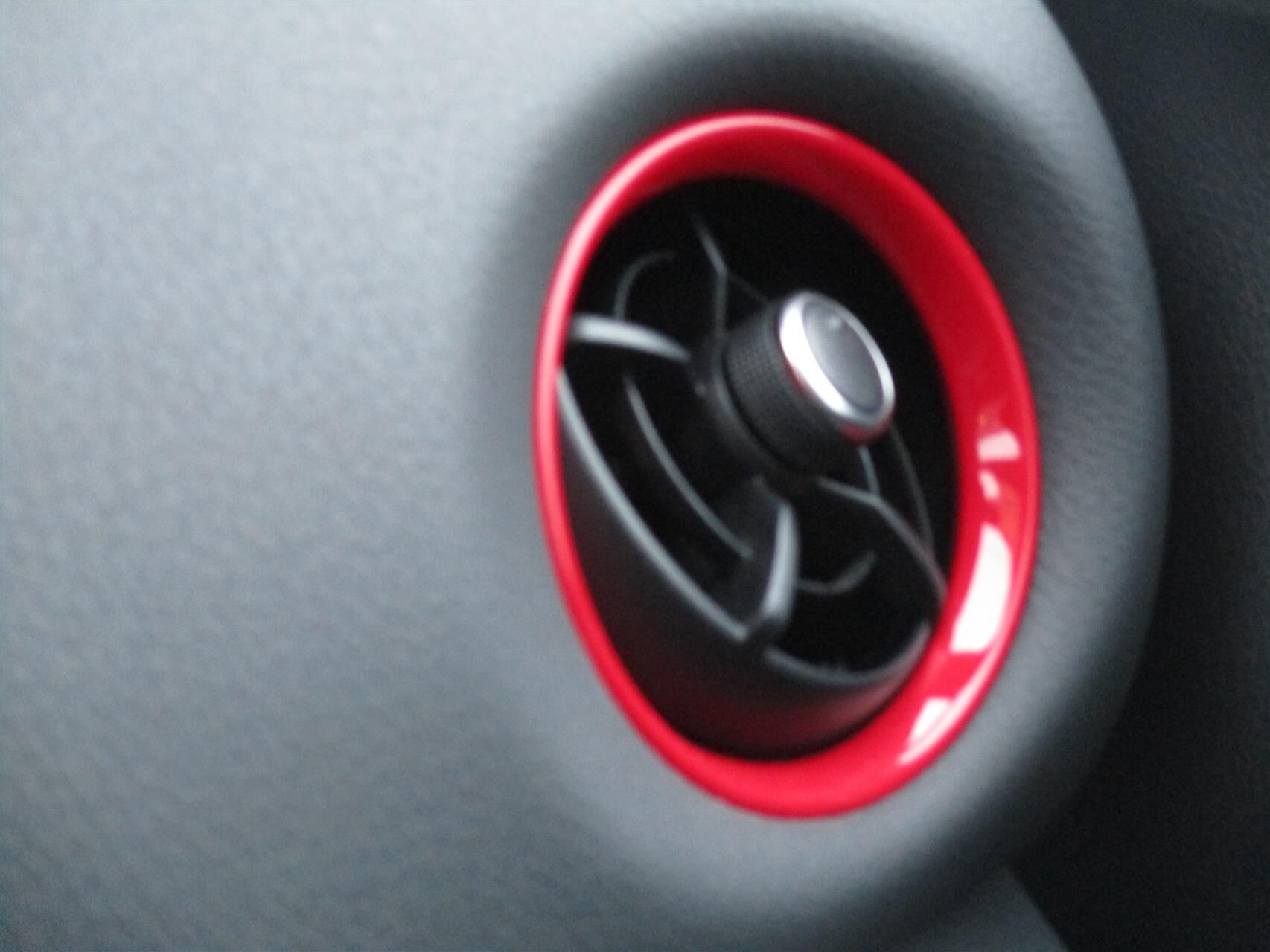 Billede af Toyota Yaris 1,5 Hybrid H3 Smartpakke E-CVT 100HK 5d Trinl. Gear