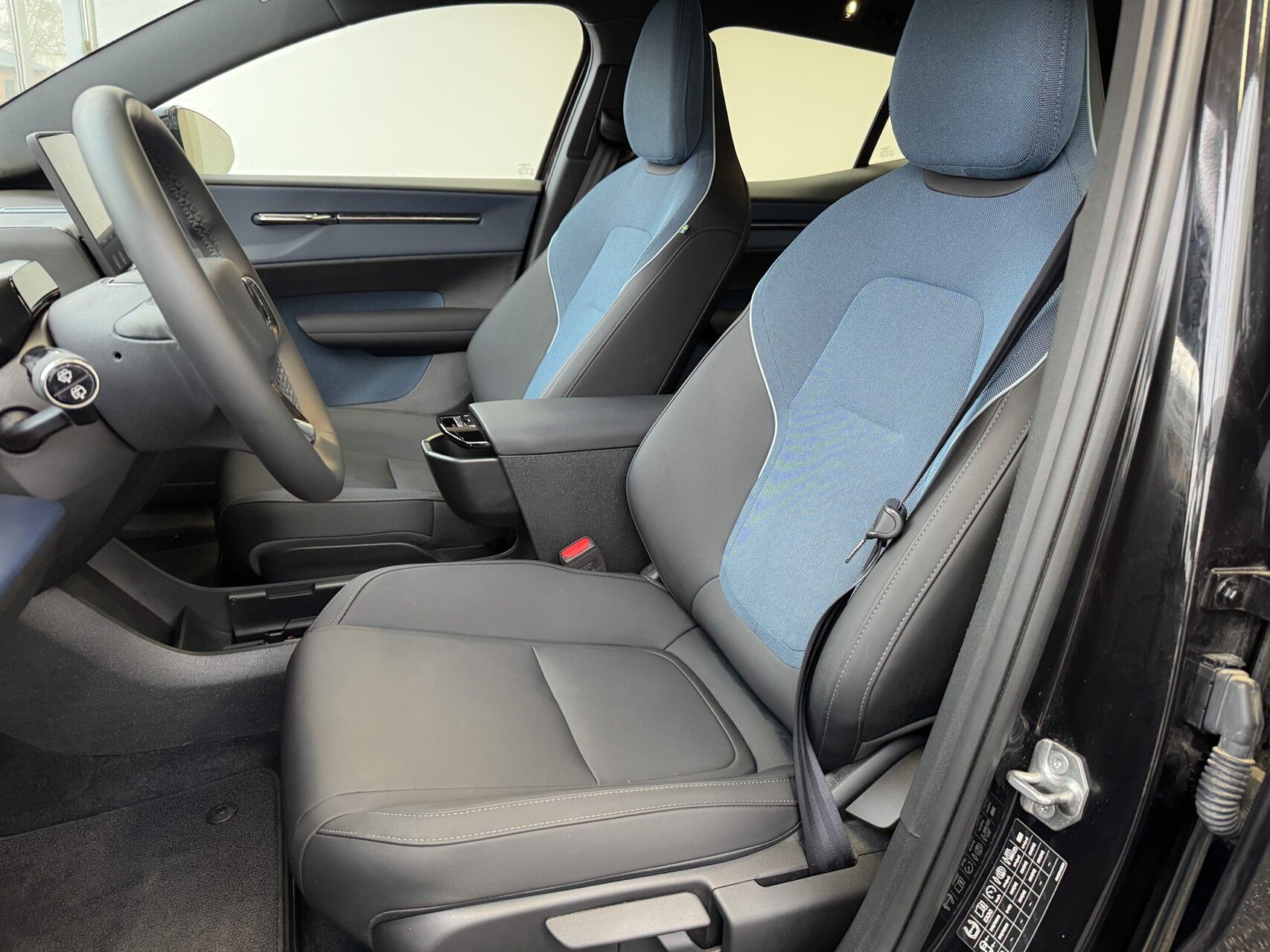 Billede af Volvo EX30 Single Motor Extended Range Plus 272HK 5d Aut.