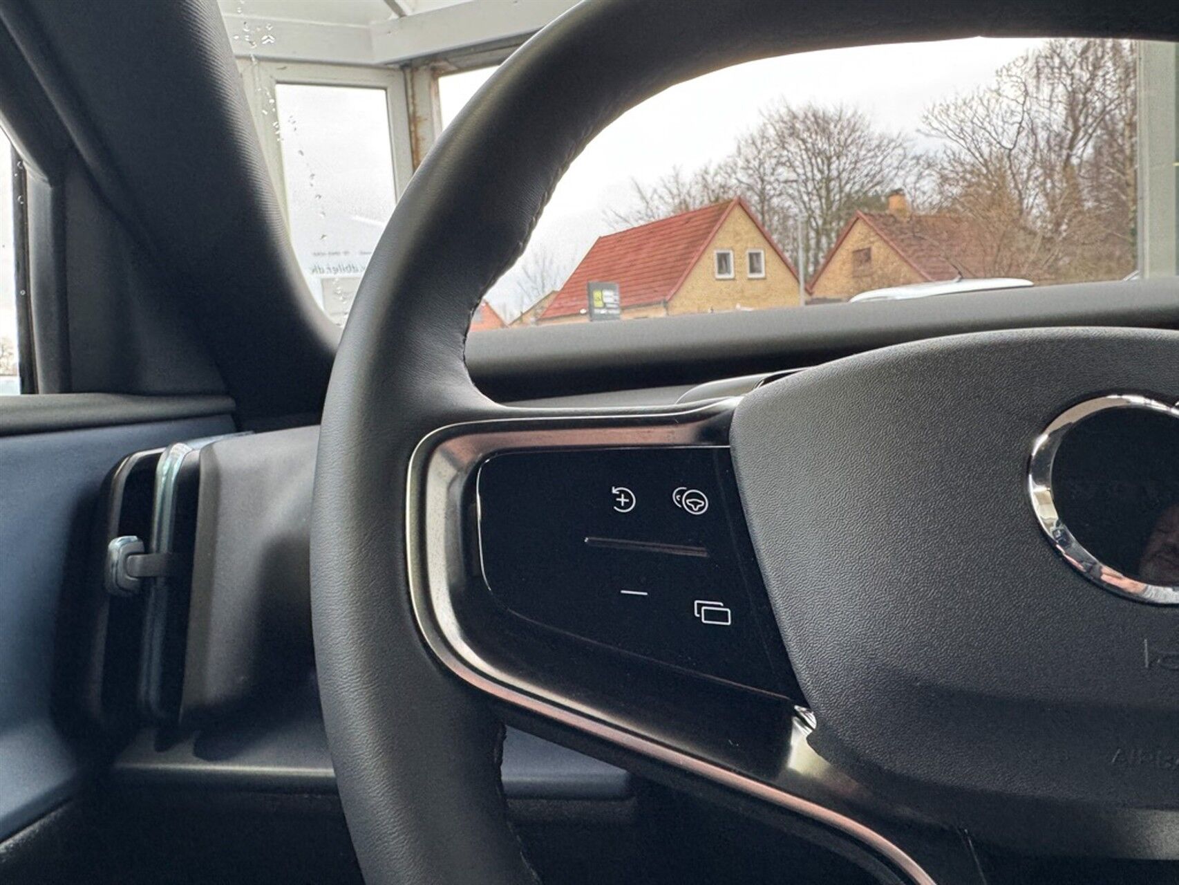 Billede af Volvo EX30 Single Motor Extended Range Plus 272HK 5d Aut.