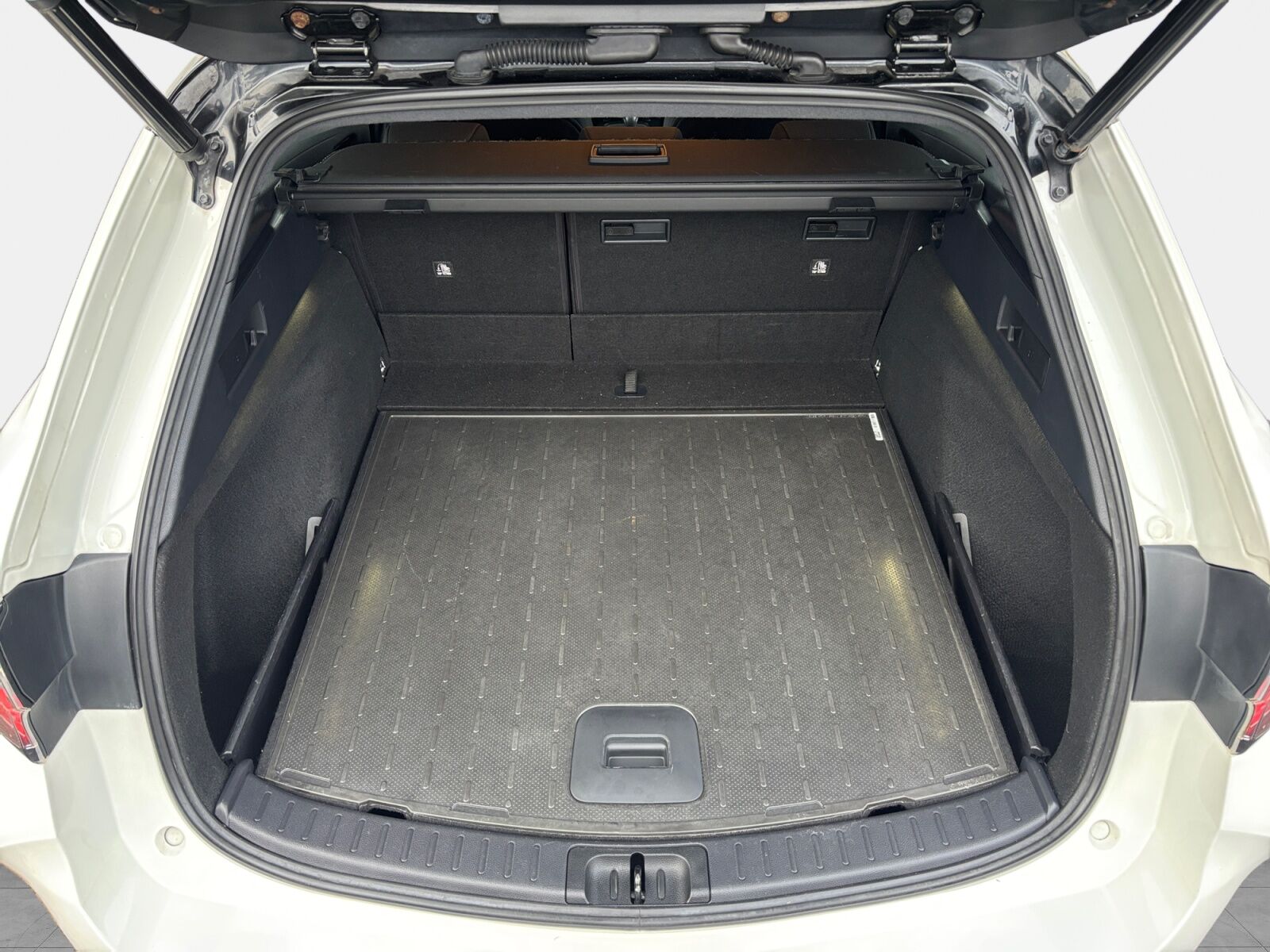 Billede af Toyota Corolla Touring Sports 1,8 Hybrid H3 Premium E-CVT 122HK Stc Trinl. Gear