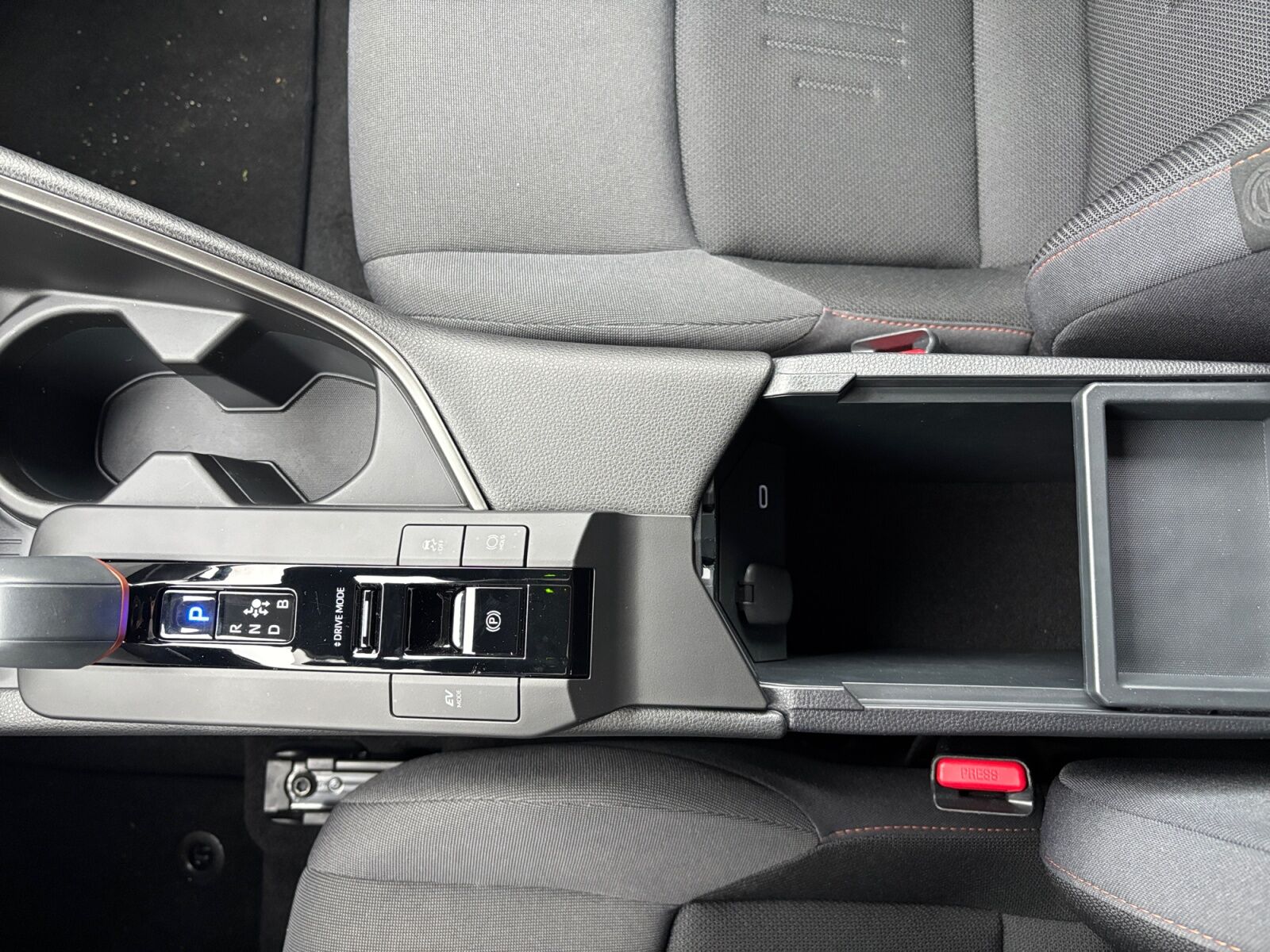 Billede af Toyota C-HR 1,8 Hybrid Style Multidrive S 140HK 5d 6g