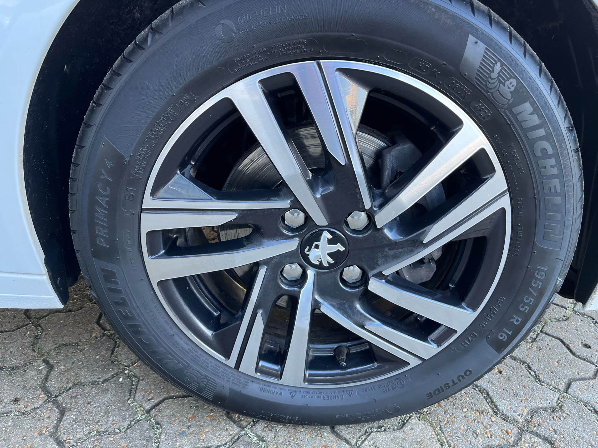 Billede af Peugeot 208 1,2 PureTech Allure Grand 100HK 5d 6g