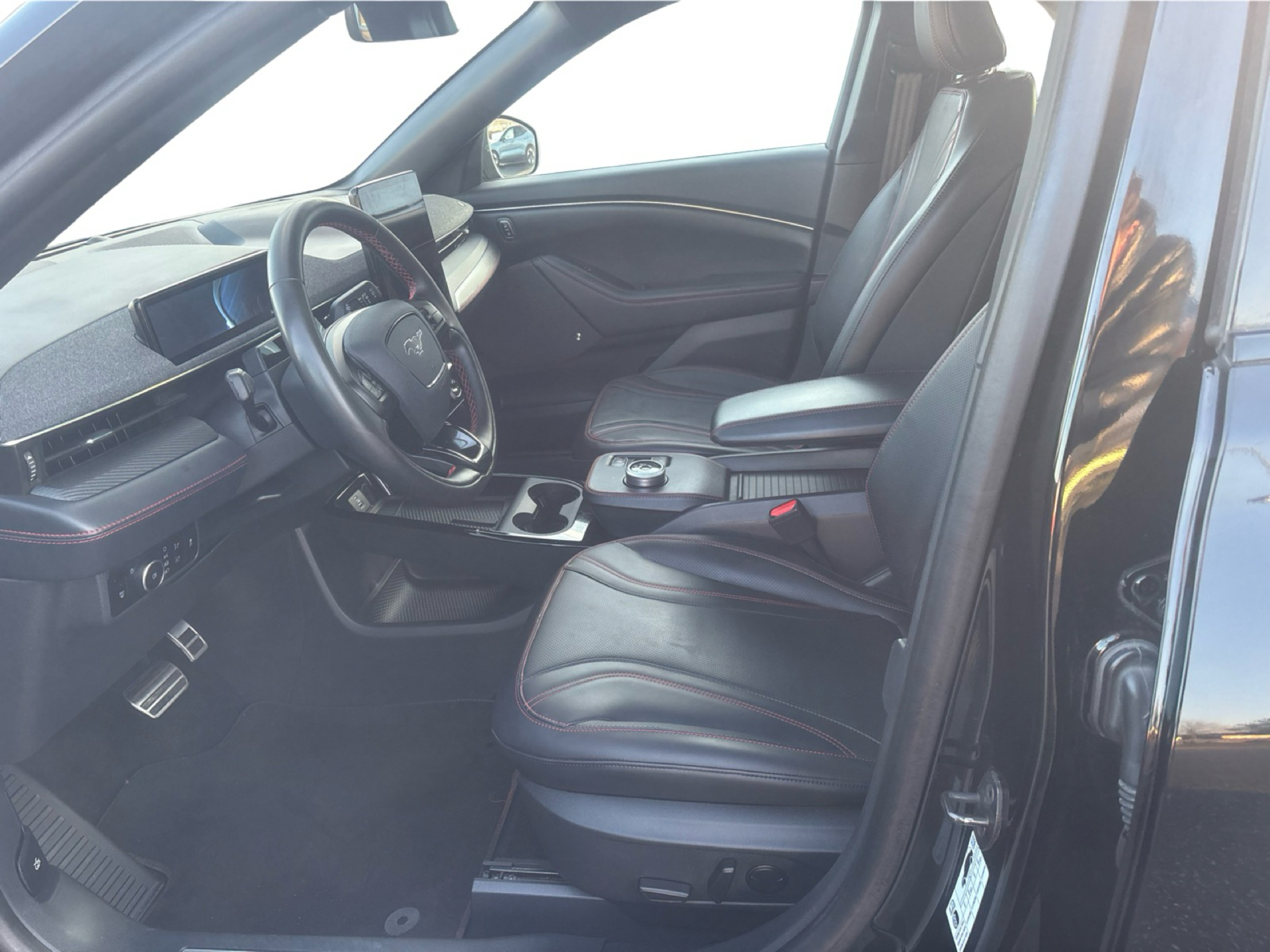 Billede af Ford Mustang Mach-E EL UR Premium AWD 351HK 5d Aut.