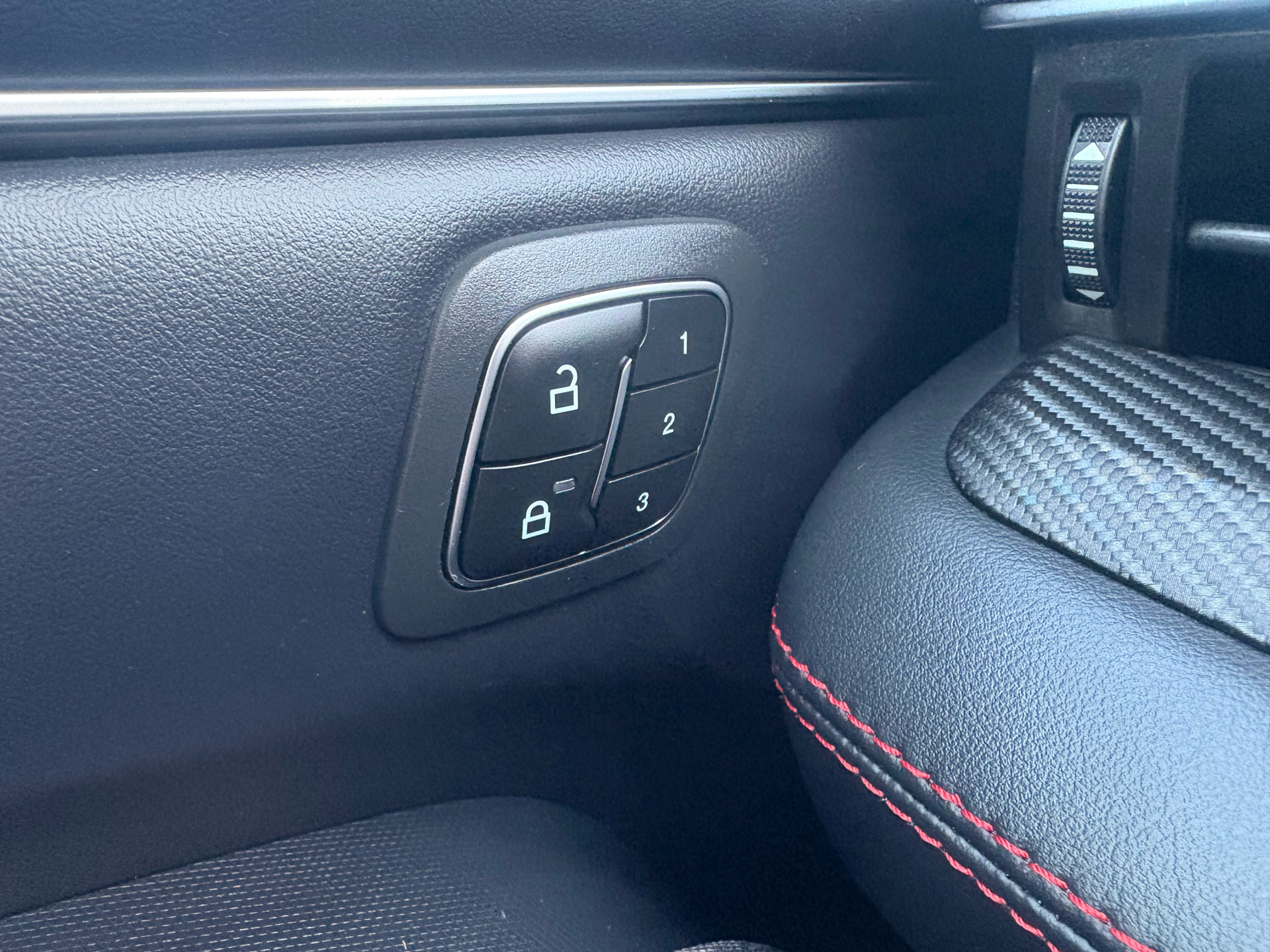 Billede af Ford Mustang Mach-E EL UR Premium AWD 351HK 5d Aut.