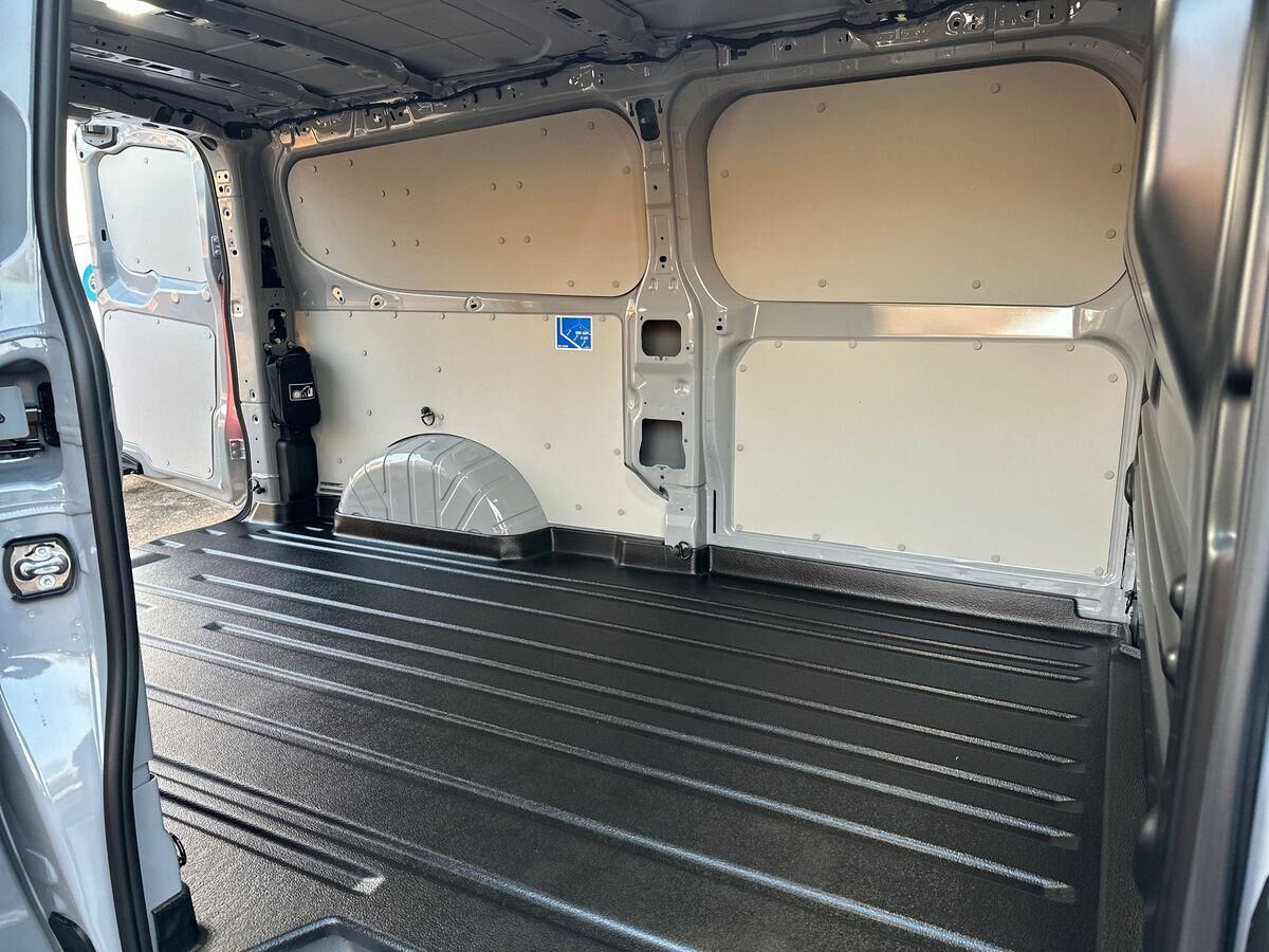 Billede af Ford E-Transit Custom 340 L2H1 EL Limited 218HK Van Aut.