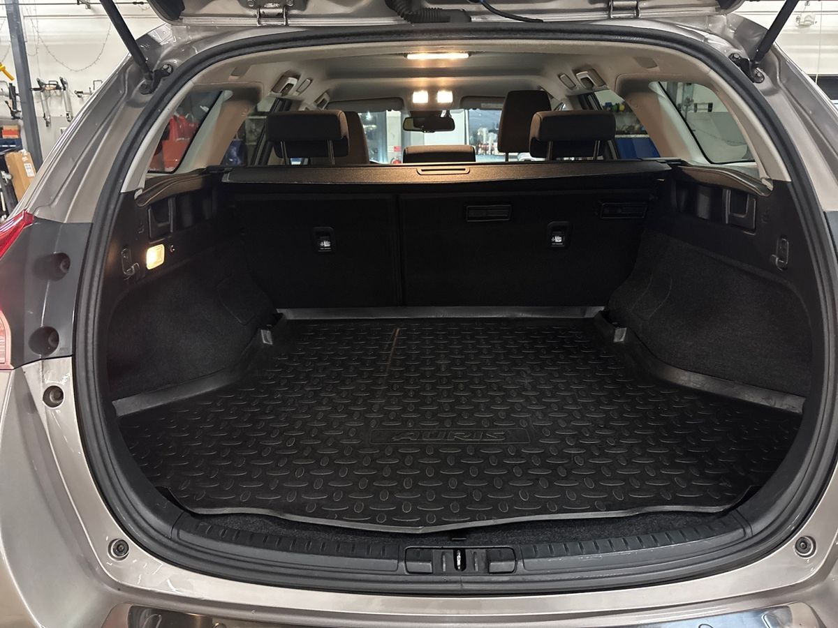 Billede af Toyota Auris Touring Sports 1,8 Hybrid H2 Style Safety Sense 136HK Stc Aut.