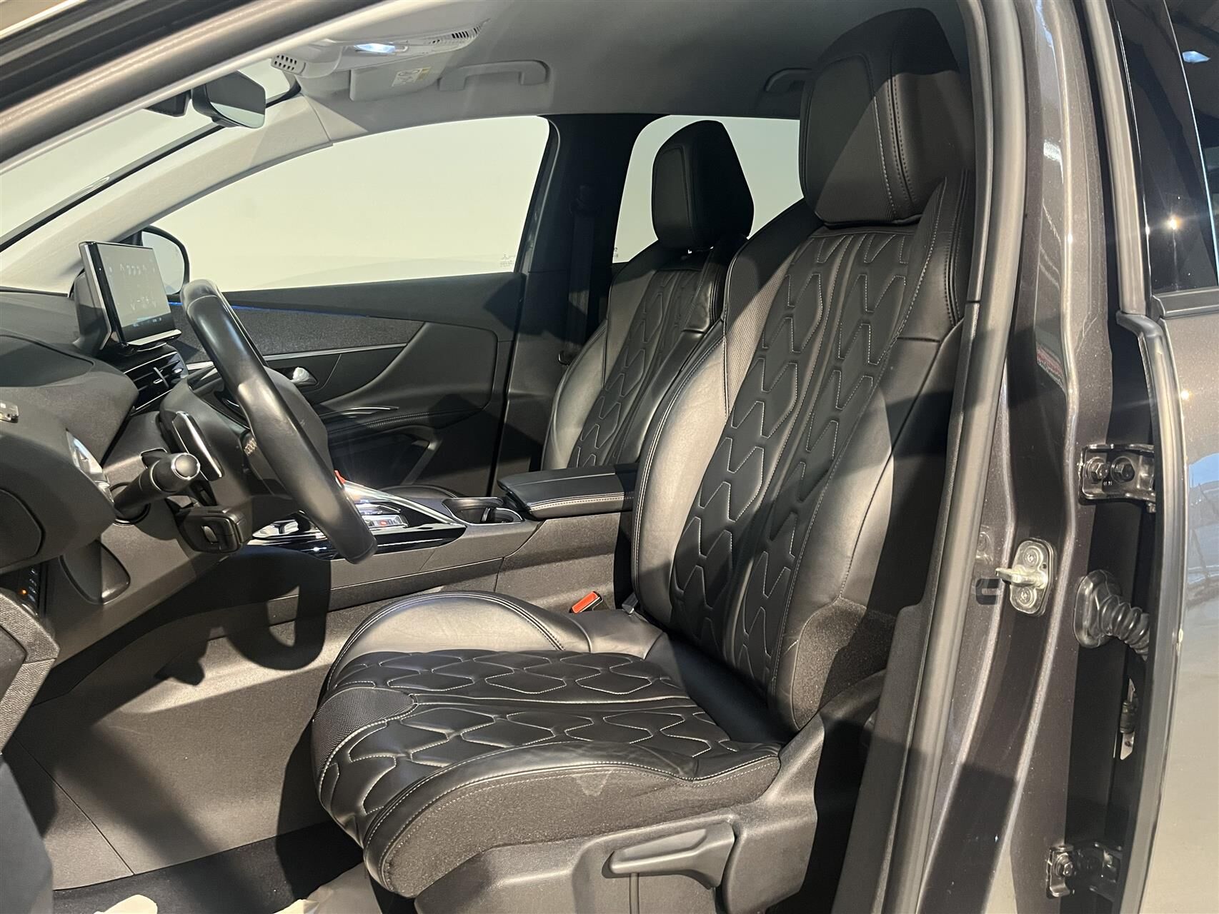 Billede af Peugeot 3008 1,6 PureTech  Plugin-hybrid Selection Sport LTD EAT8 225HK 5d 8g Aut.