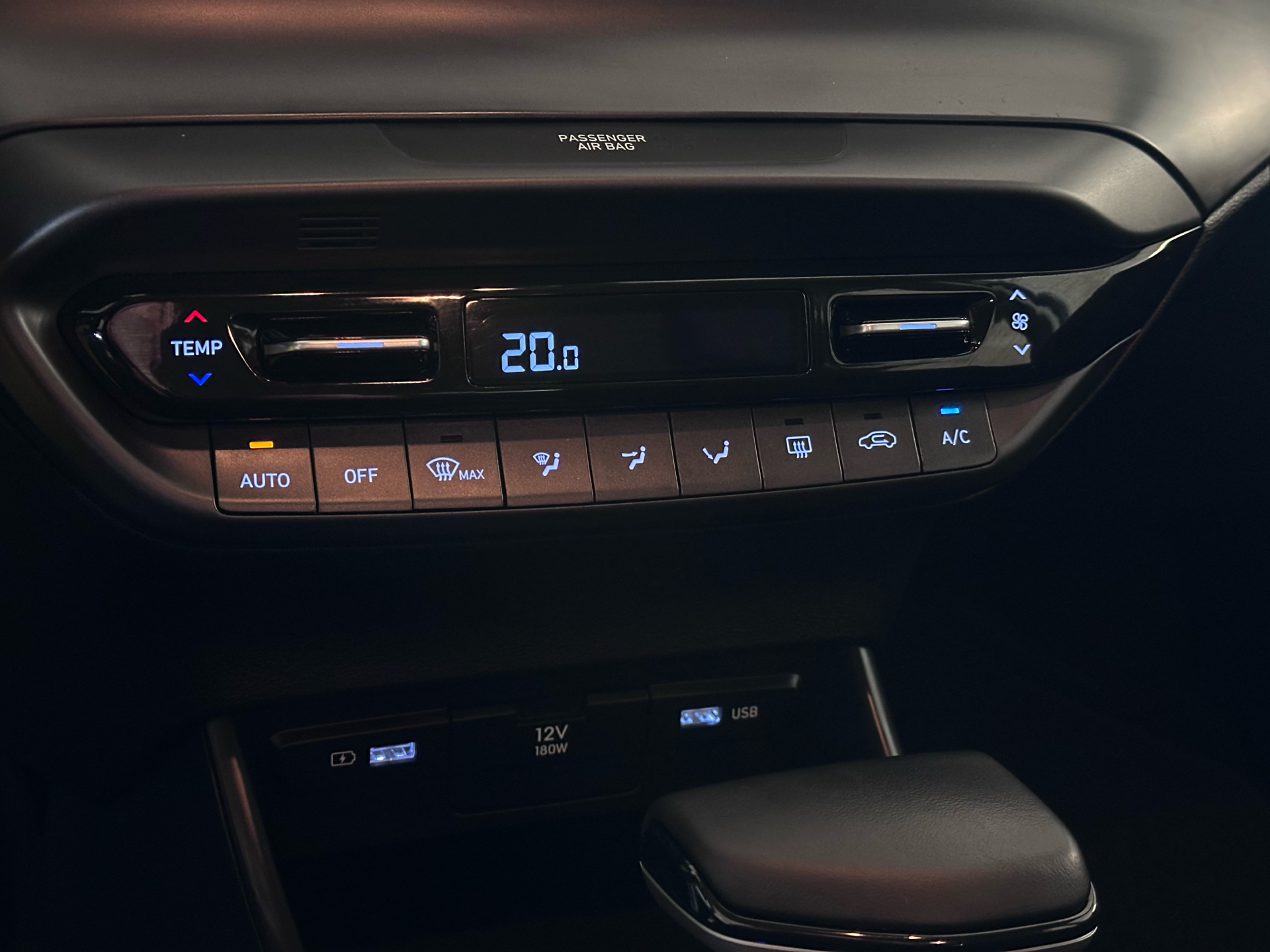 Billede af Hyundai i20 1,0 T-GDI Essential Komfort DCT 100HK 5d 7g Aut.