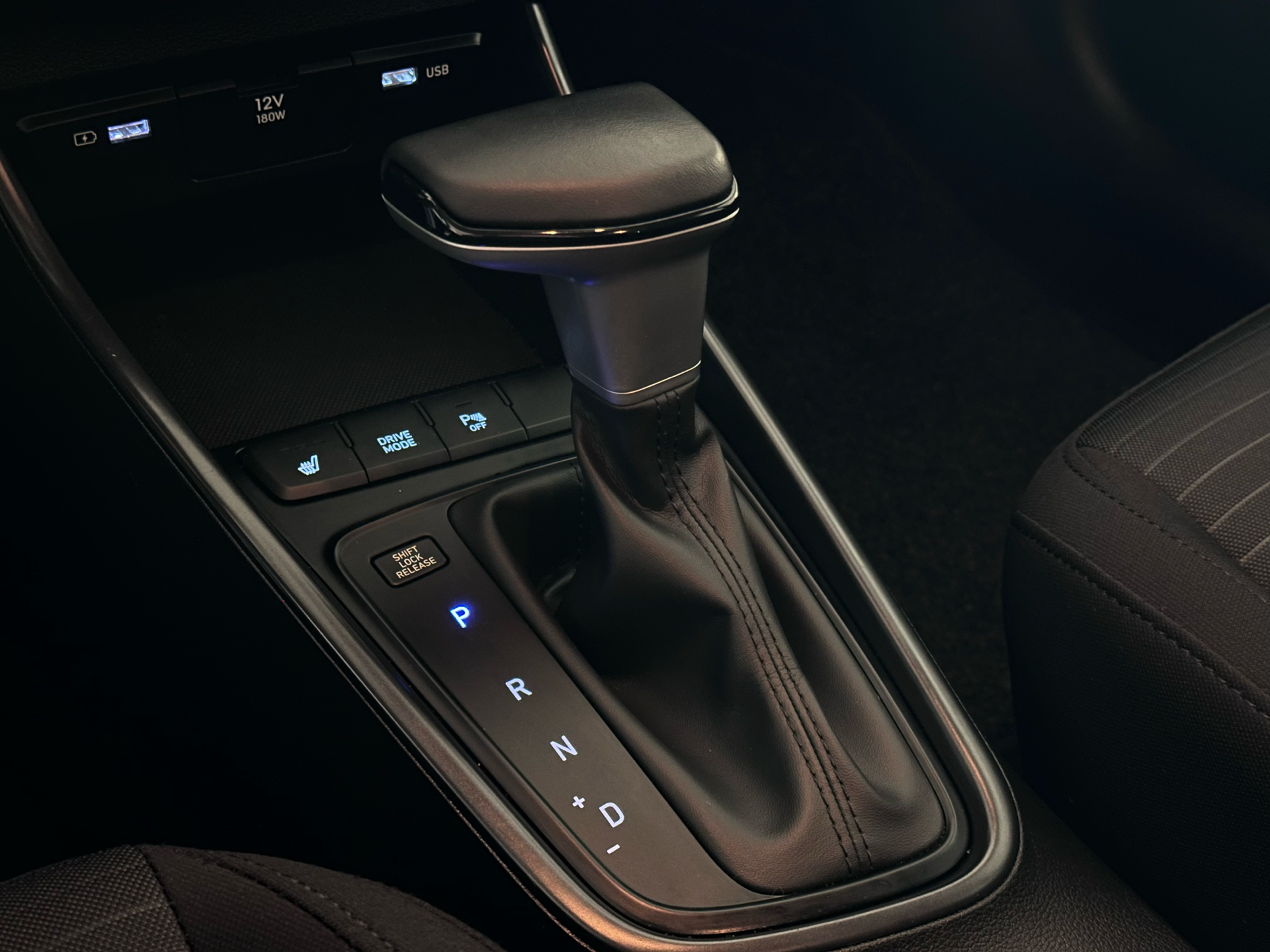 Billede af Hyundai i20 1,0 T-GDI Essential Komfort DCT 100HK 5d 7g Aut.