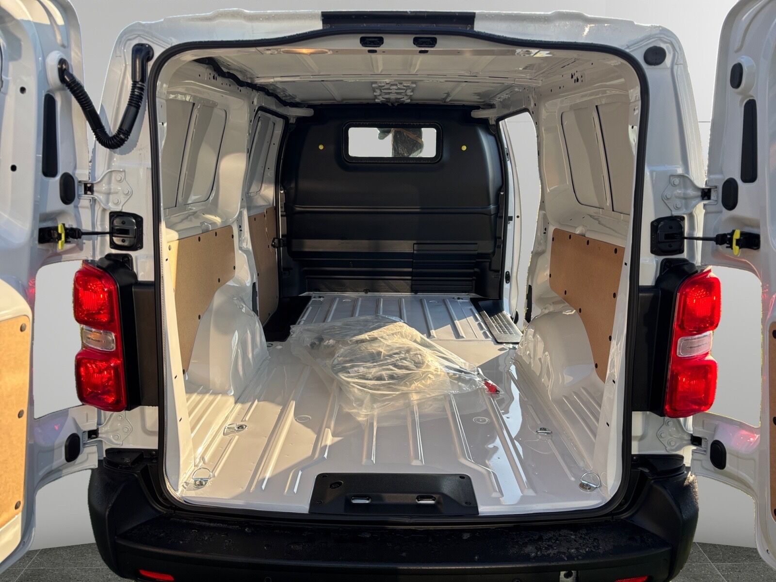 Billede af Toyota Proace Electric Long EL Comfort Master To Skydedør 136HK Van Aut.