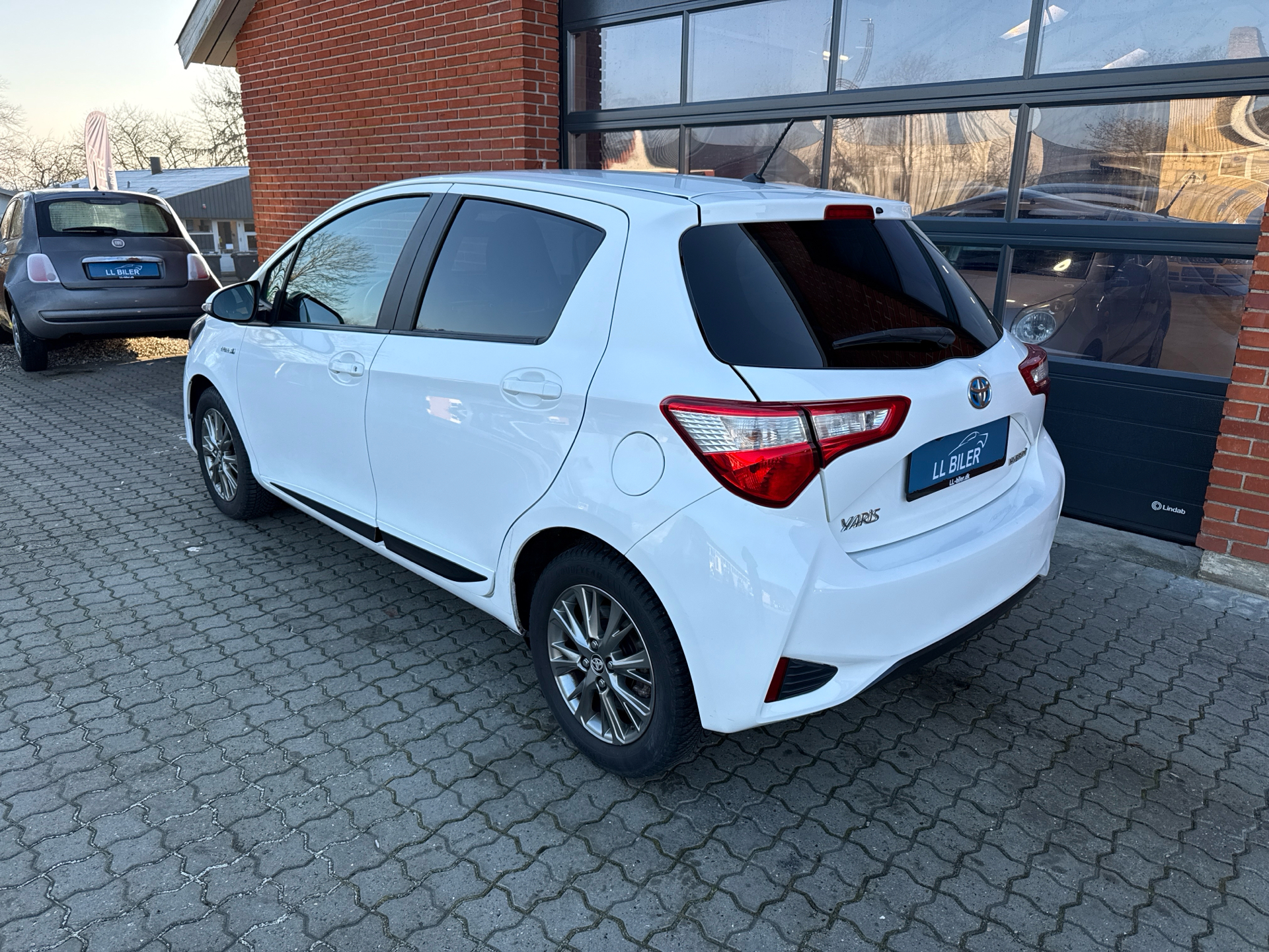 Billede af Toyota Yaris 1,5 Hybrid H2 Premium E-CVT 100HK 5d Trinl. Gear