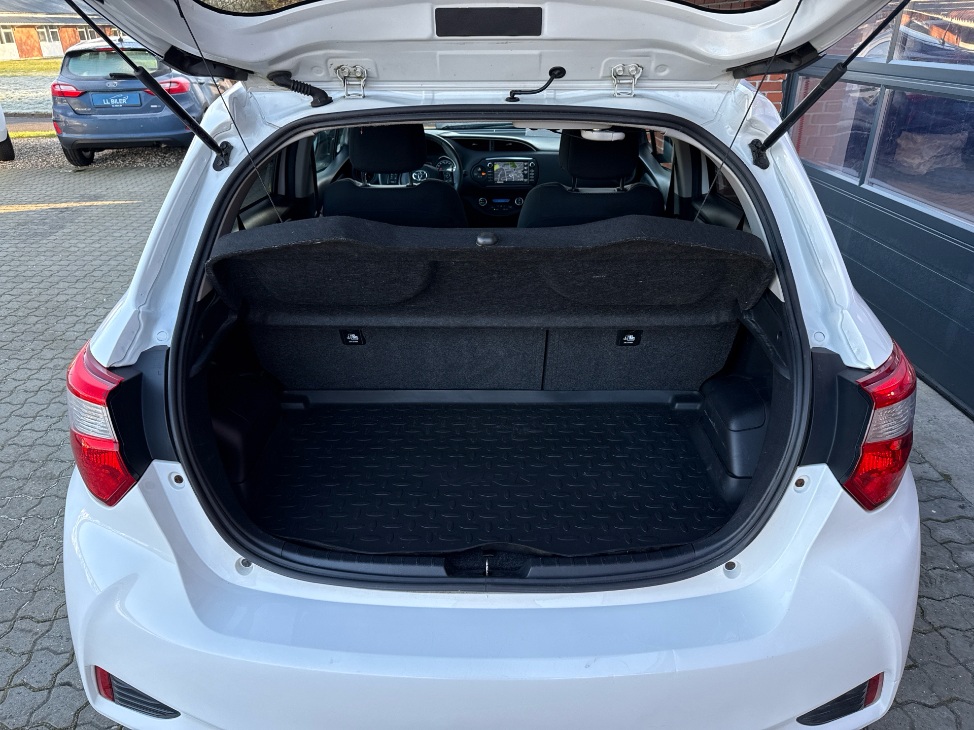 Billede af Toyota Yaris 1,5 Hybrid H2 Premium E-CVT 100HK 5d Trinl. Gear