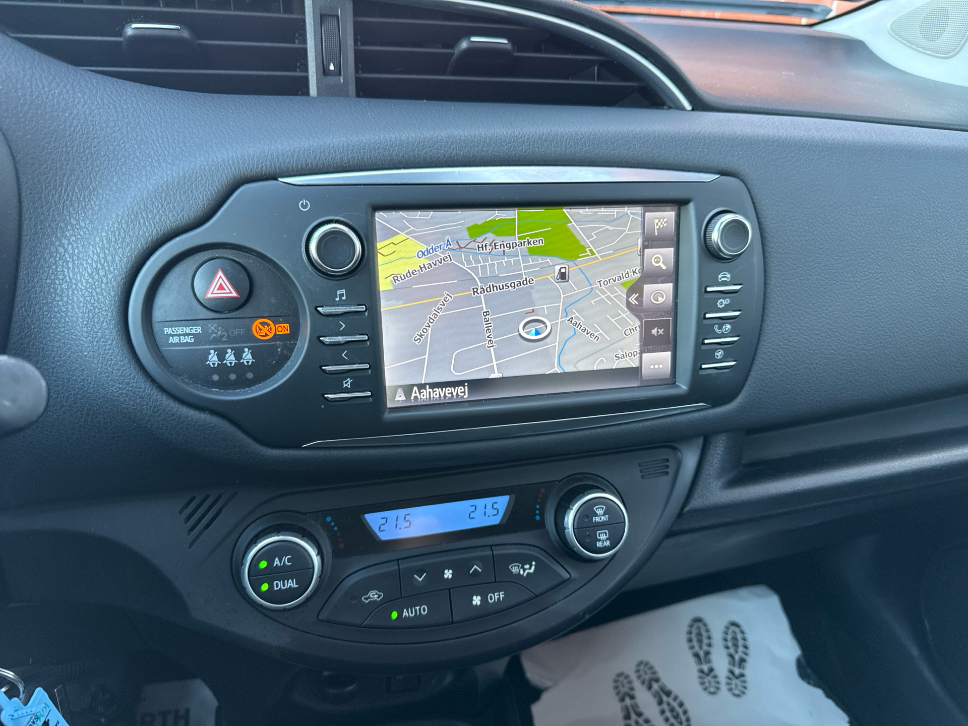 Billede af Toyota Yaris 1,5 Hybrid H2 Premium E-CVT 100HK 5d Trinl. Gear