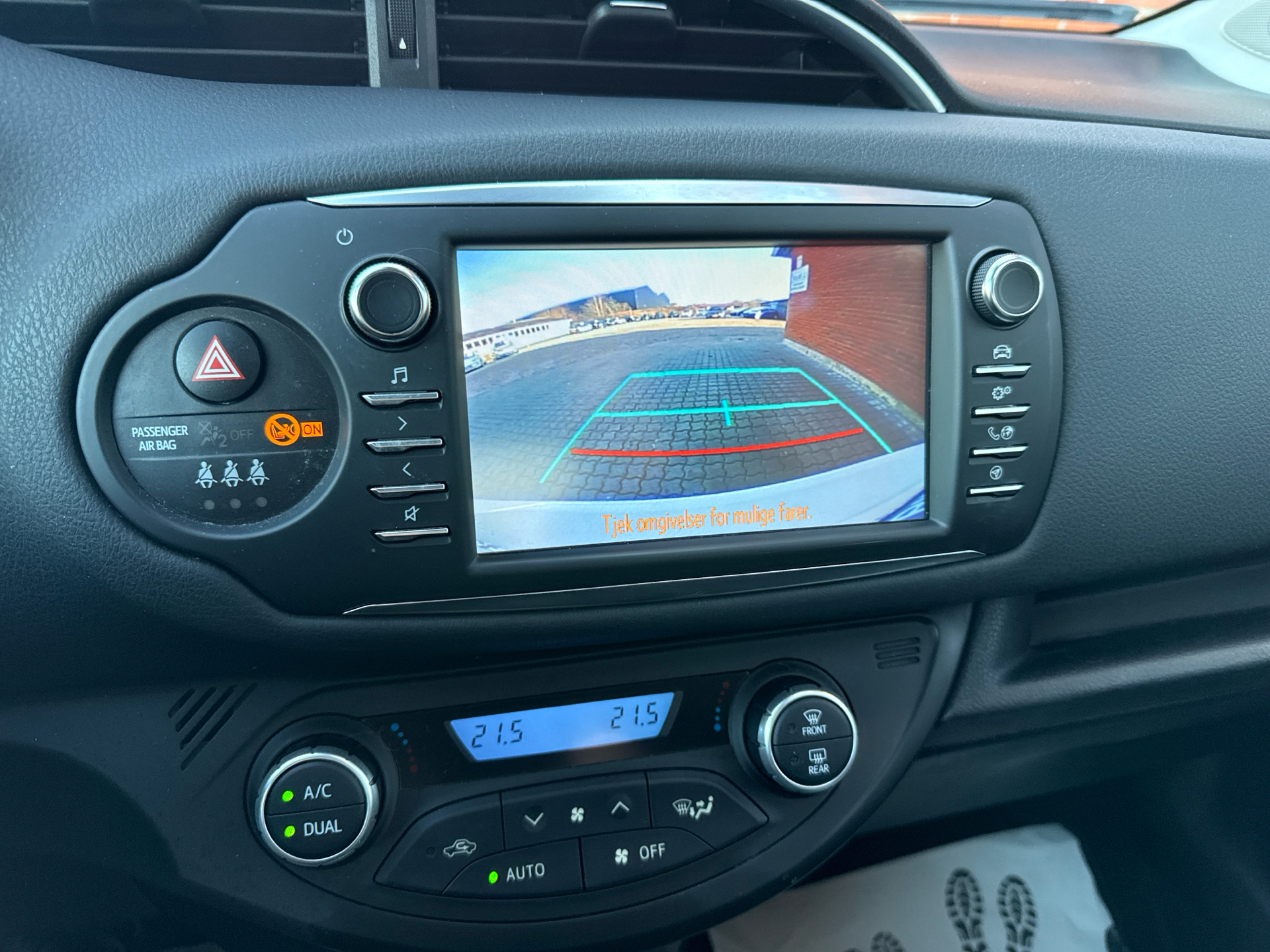 Billede af Toyota Yaris 1,5 Hybrid H2 Premium E-CVT 100HK 5d Trinl. Gear