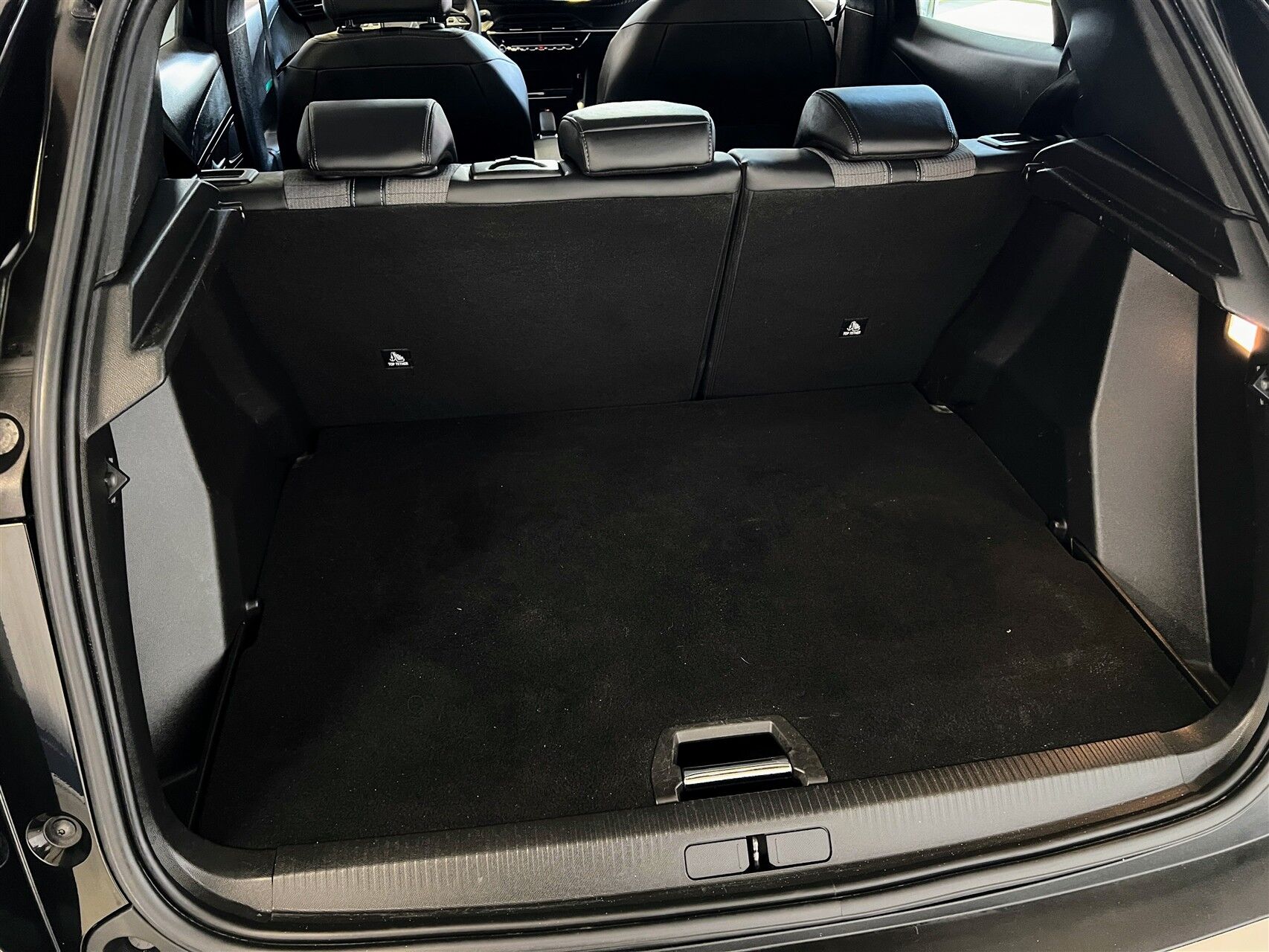 Billede af Peugeot e-2008 EL Allure Pack 136HK 5d Aut.