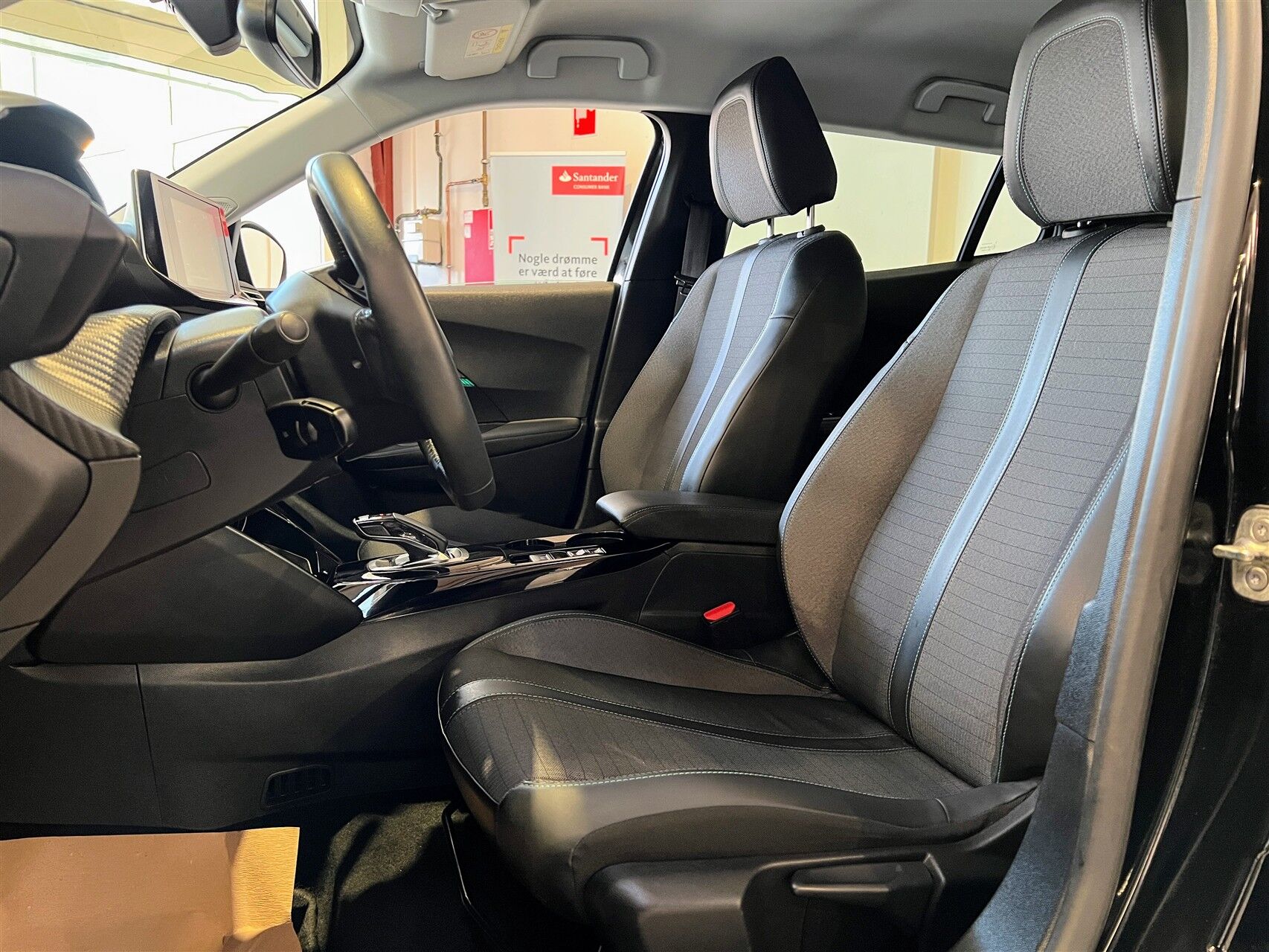 Billede af Peugeot e-2008 EL Allure Pack 136HK 5d Aut.