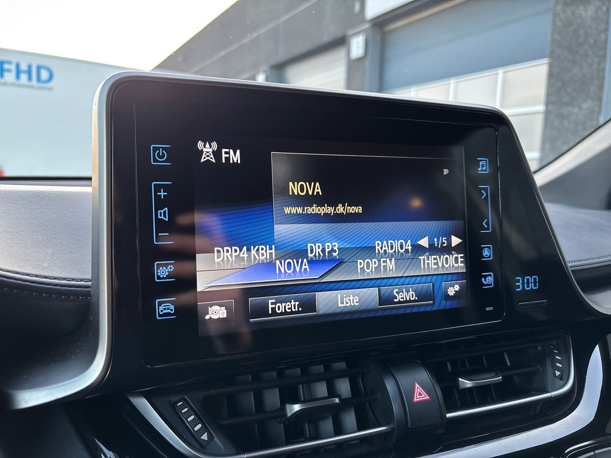 Billede af Toyota C-HR 1,8 Hybrid C-LUB Premium Selected Multidrive S 122HK 5d Aut.